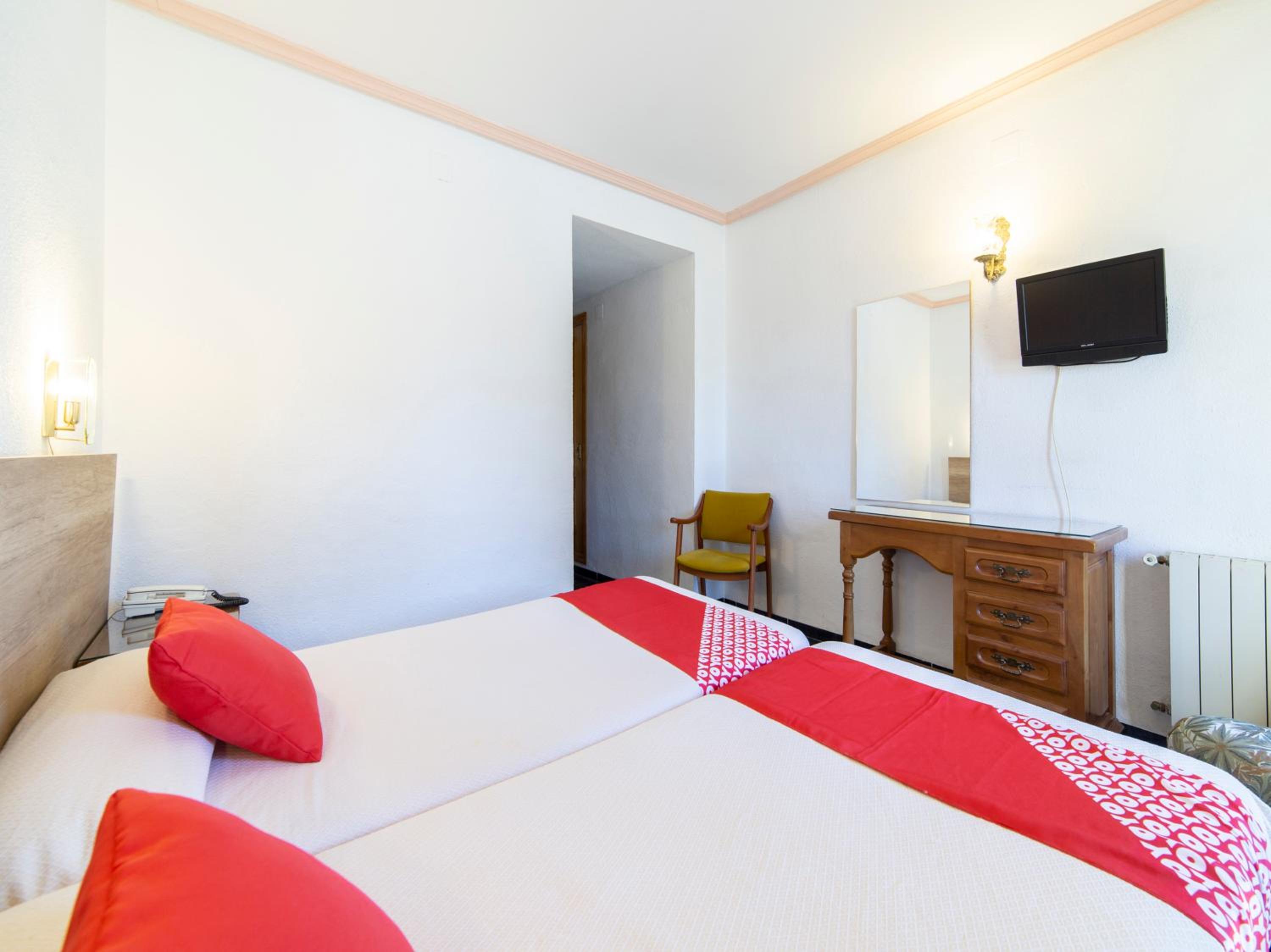 Twin Room - Photo 3