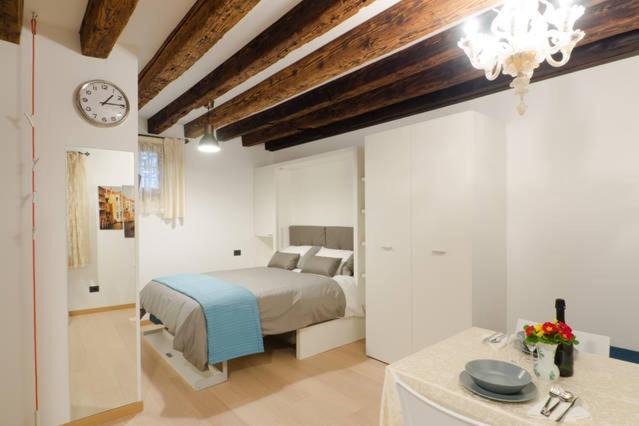 Studio Apartment photo 1