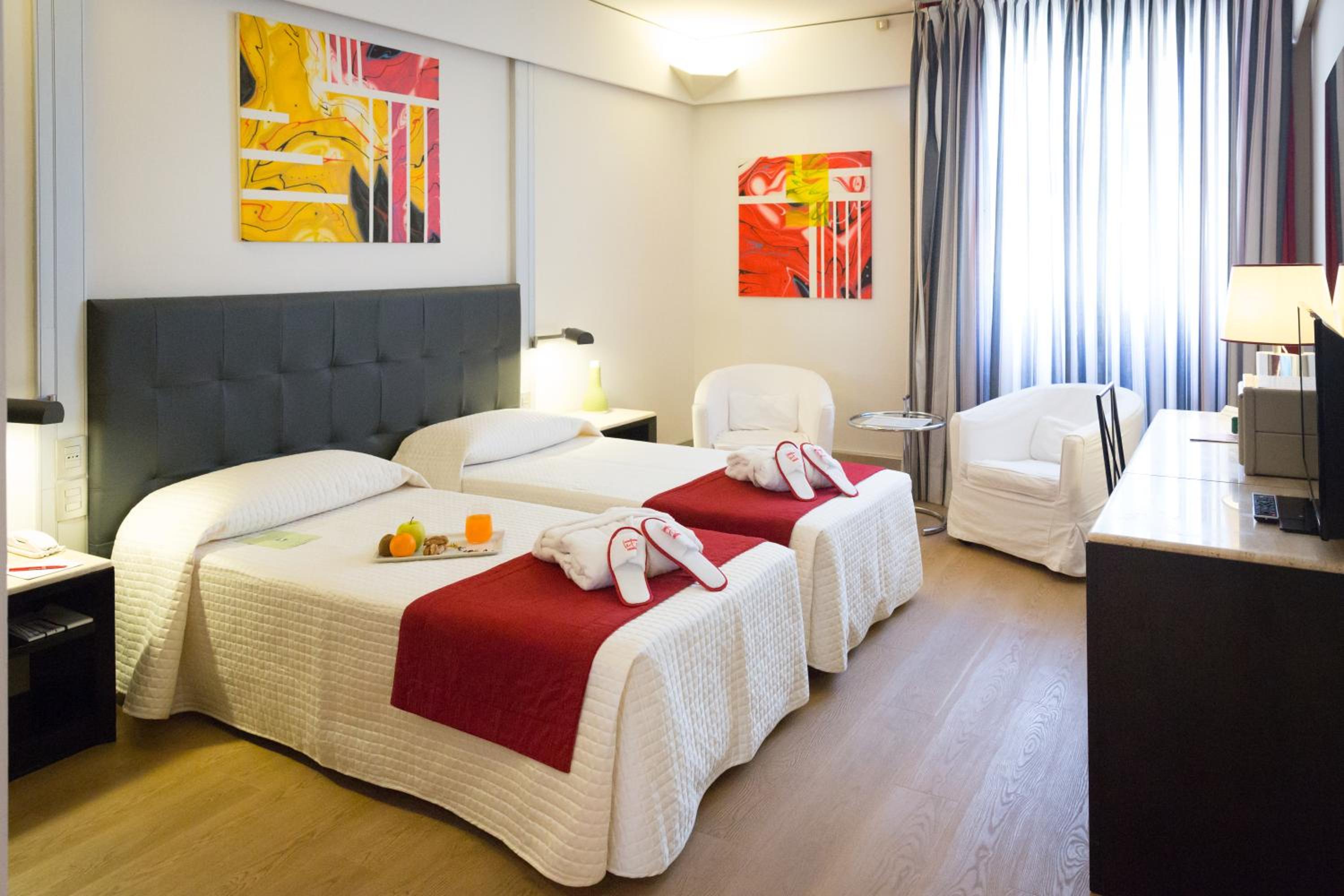 Classic Plus Double or Twin Room - Photo 6