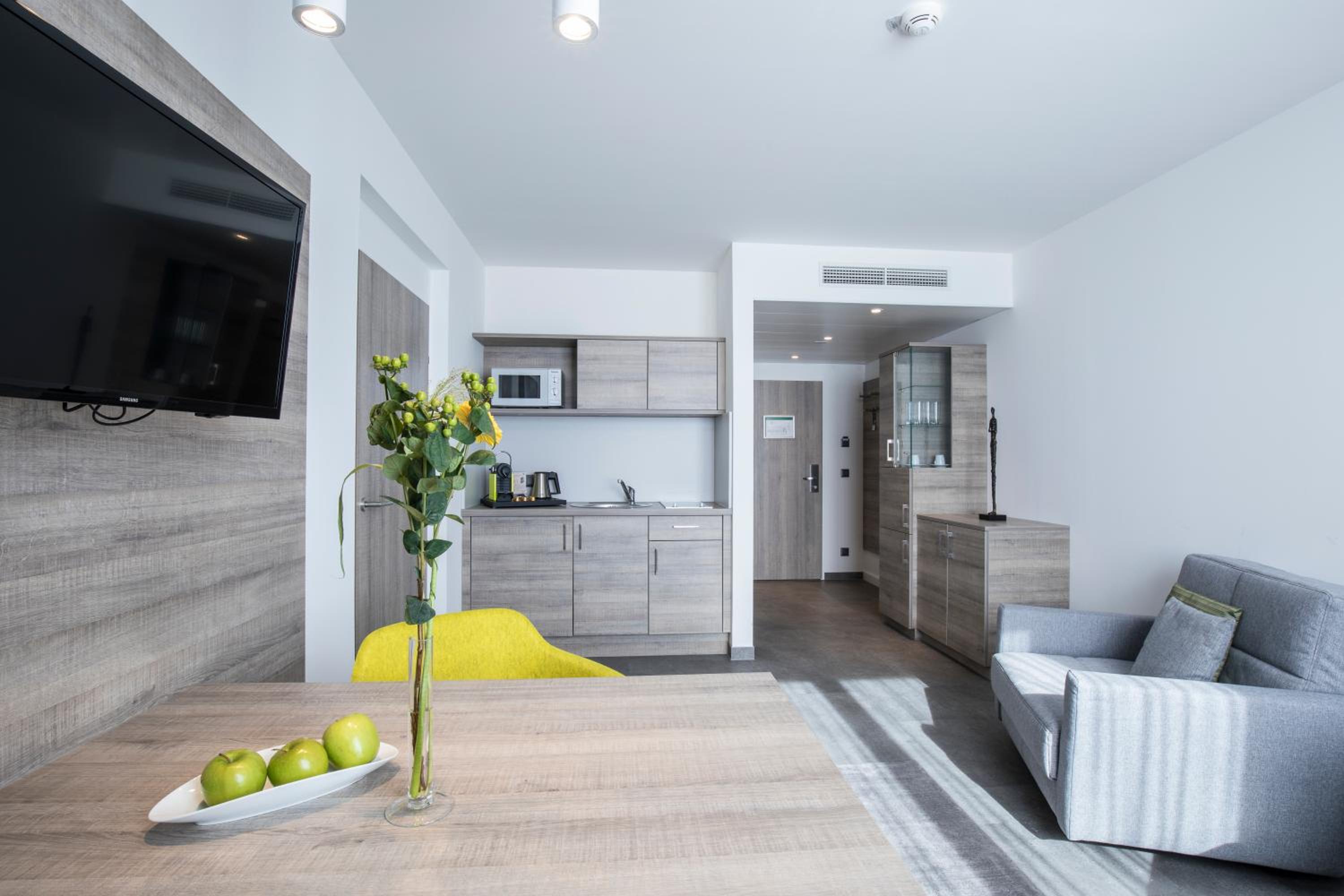 Executive Suite - Photo 1