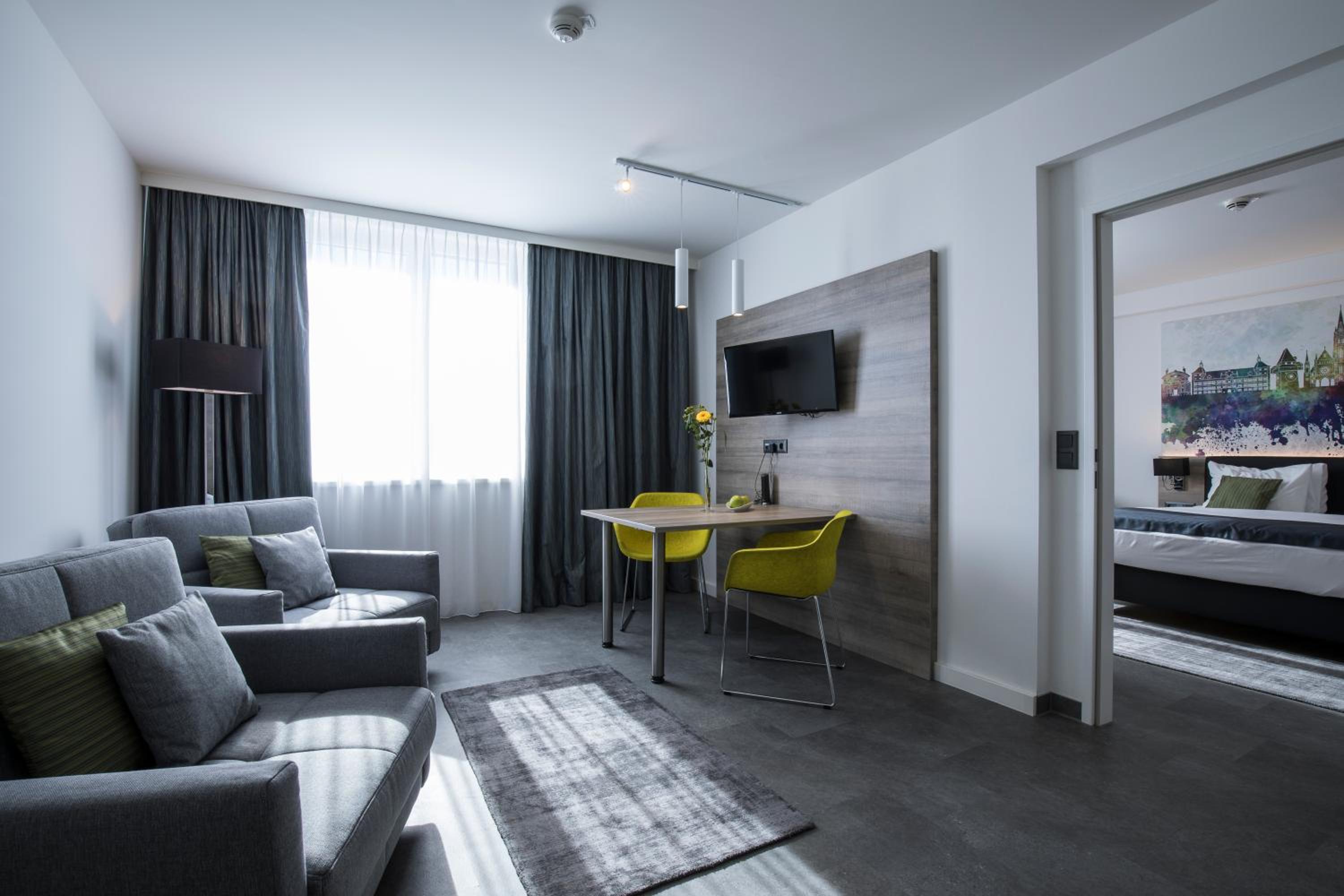 Executive Suite - Photo 2