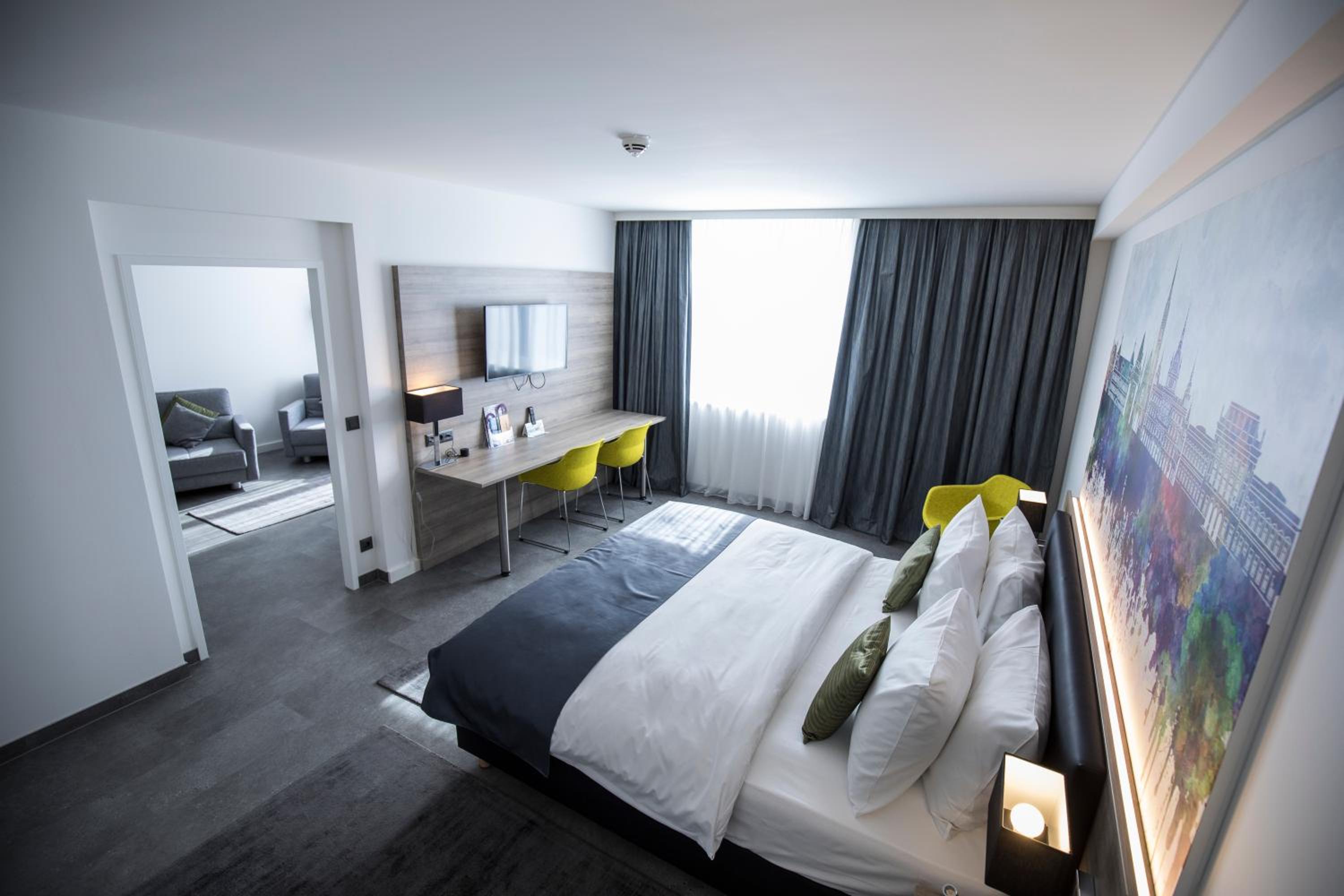 Executive Suite - Photo 3