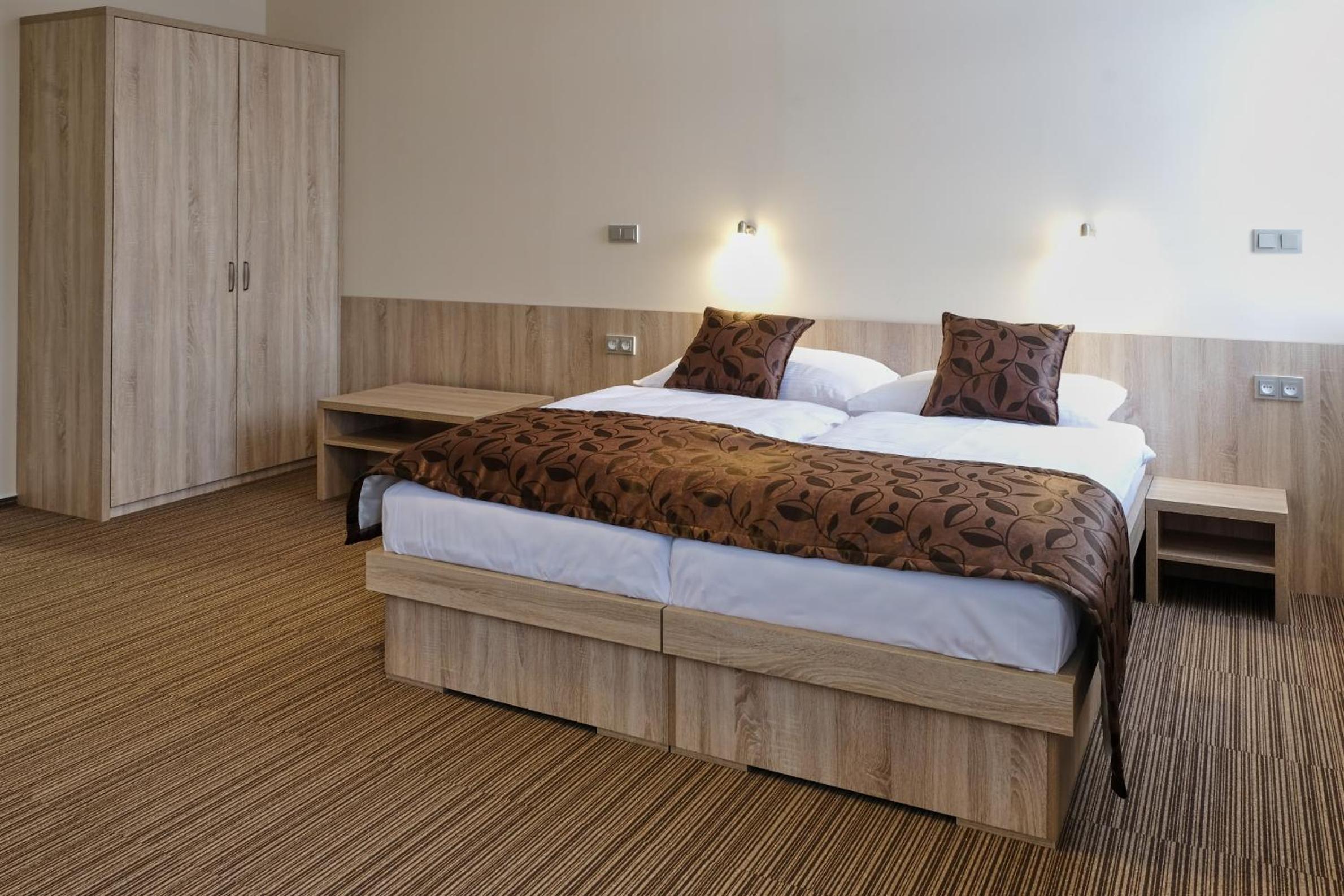 Double or Twin Room - Photo 9