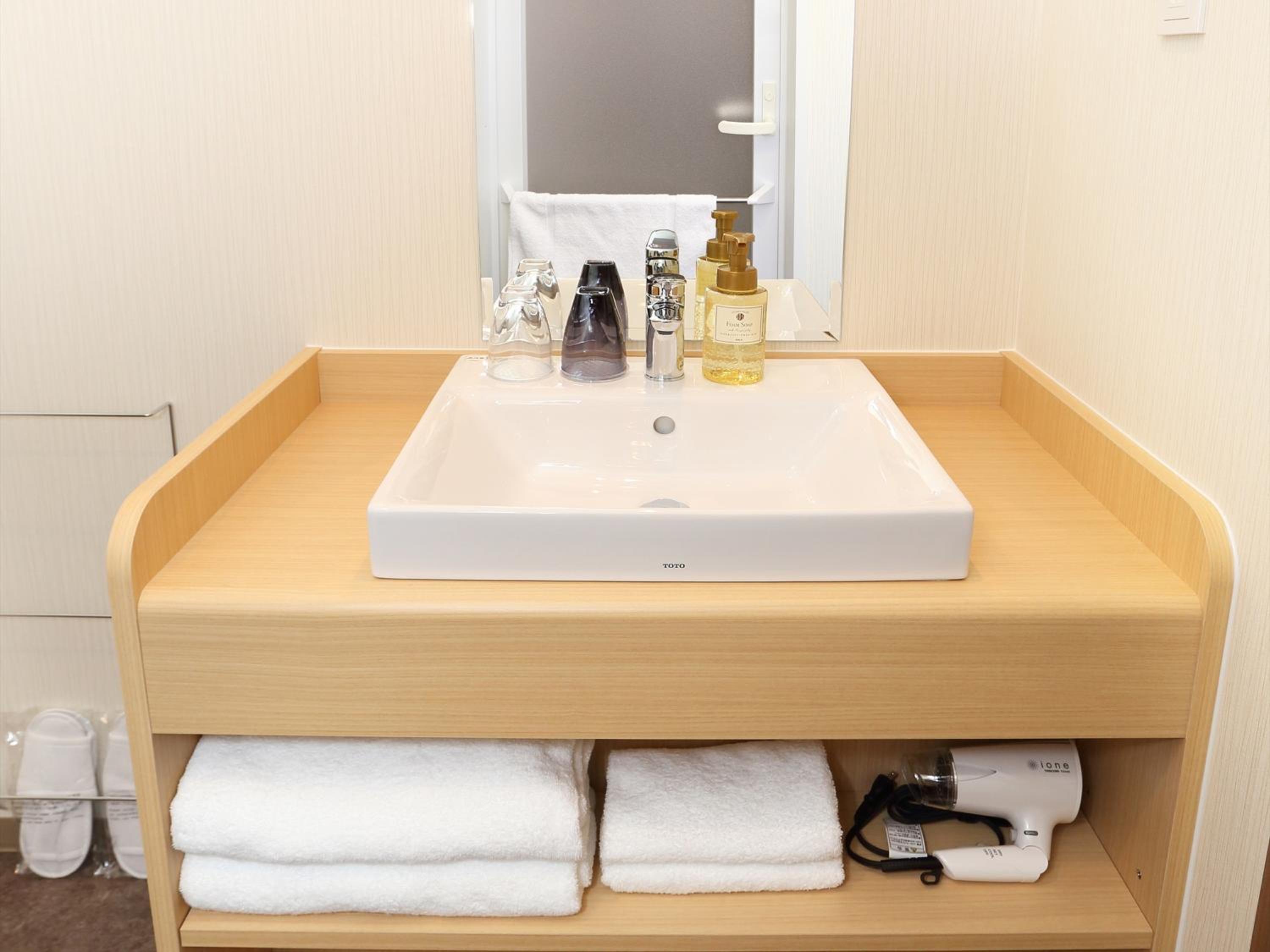 Twin Room - Photo 14