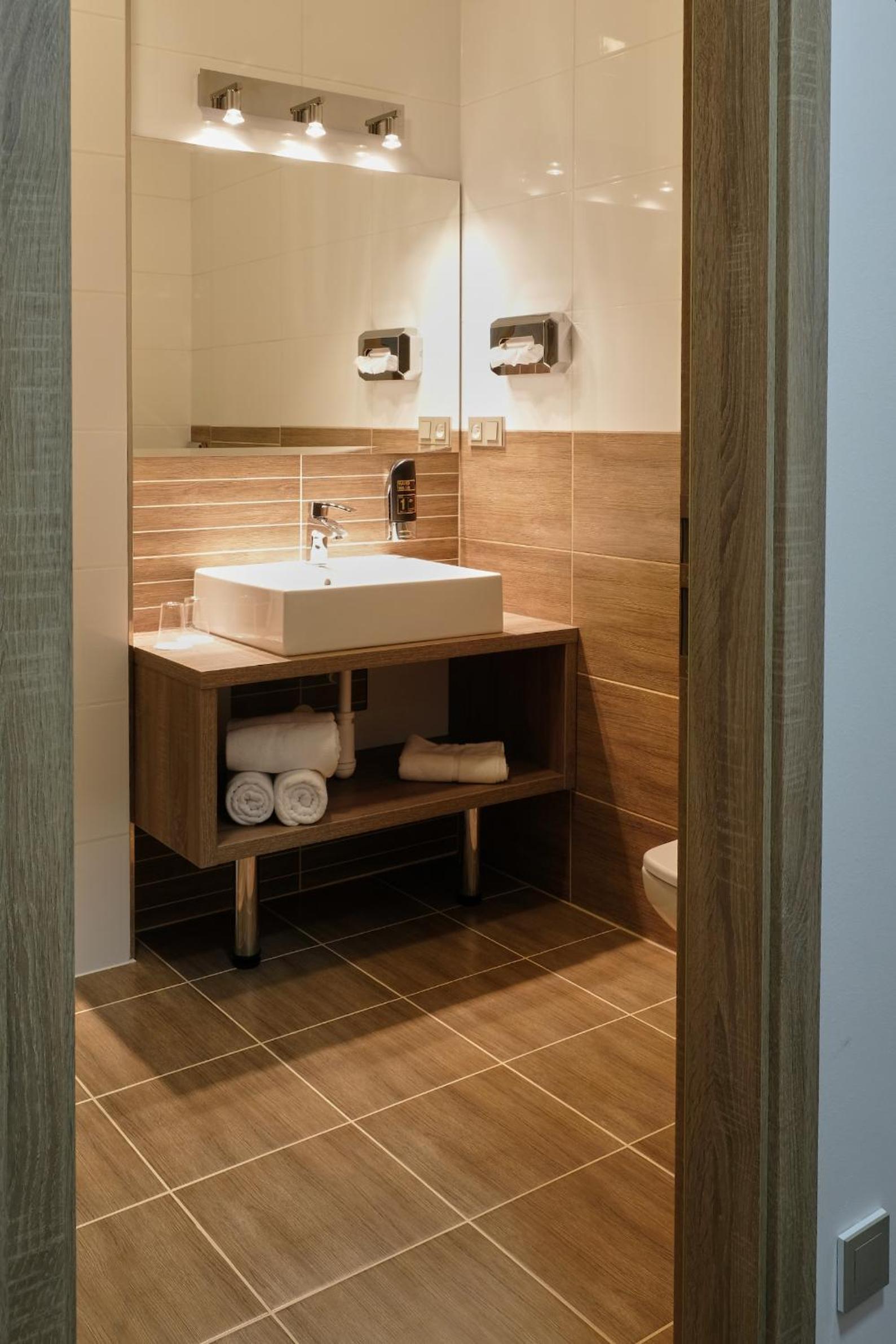Double or Twin Room - Photo 4