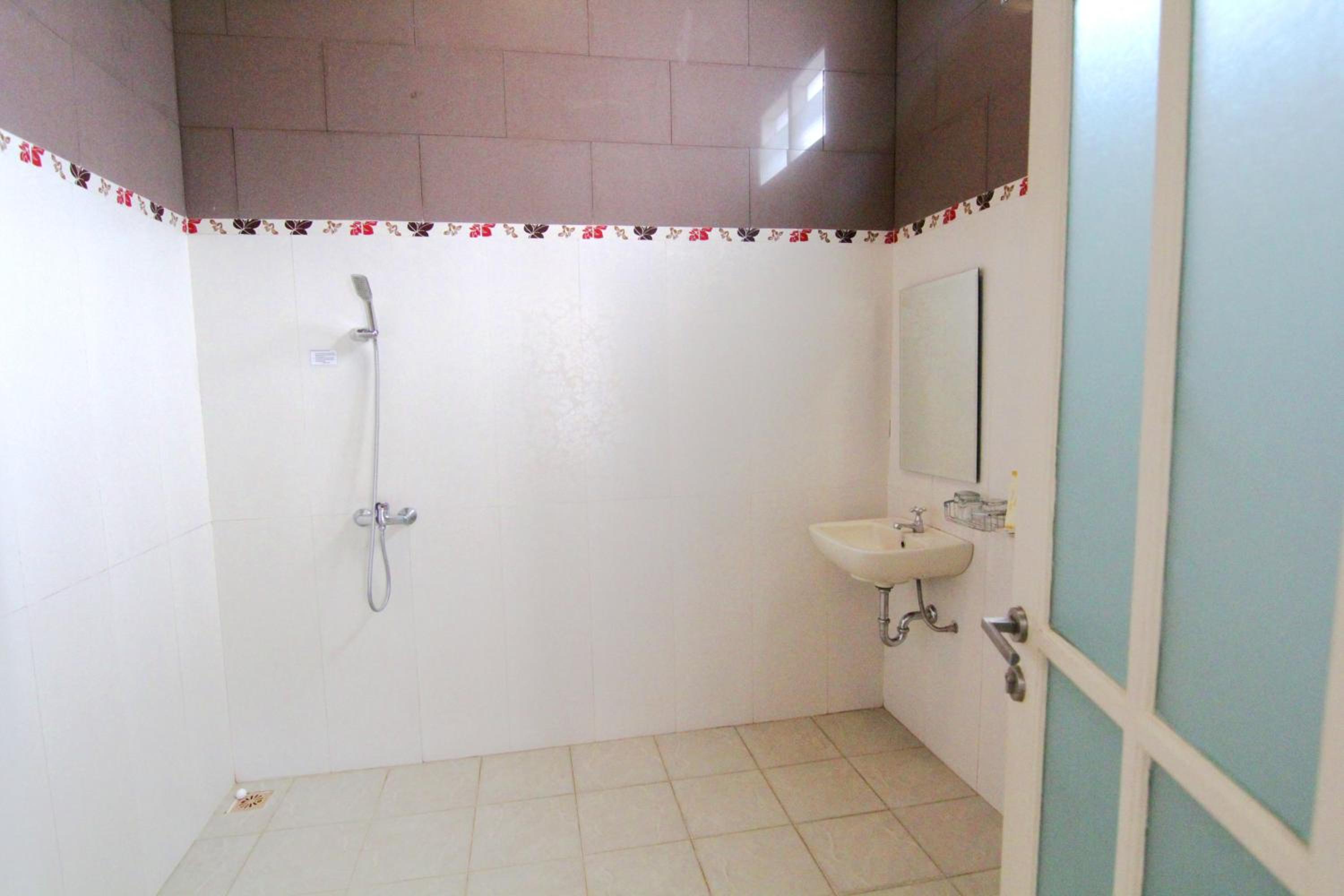 Deluxe Queen Room with Two Queen Beds photo 2