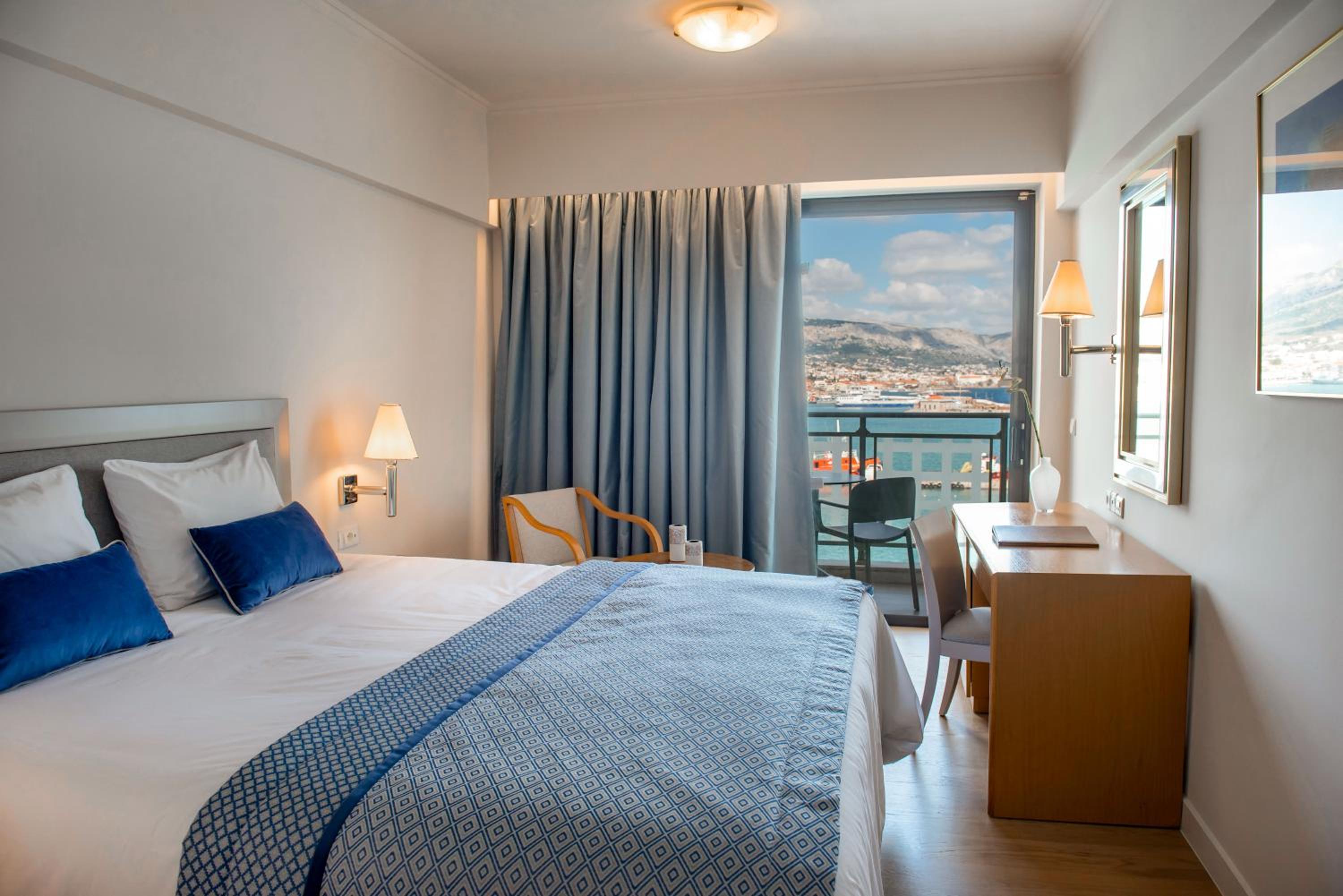 Deluxe Double or Twin Room with Harbor View