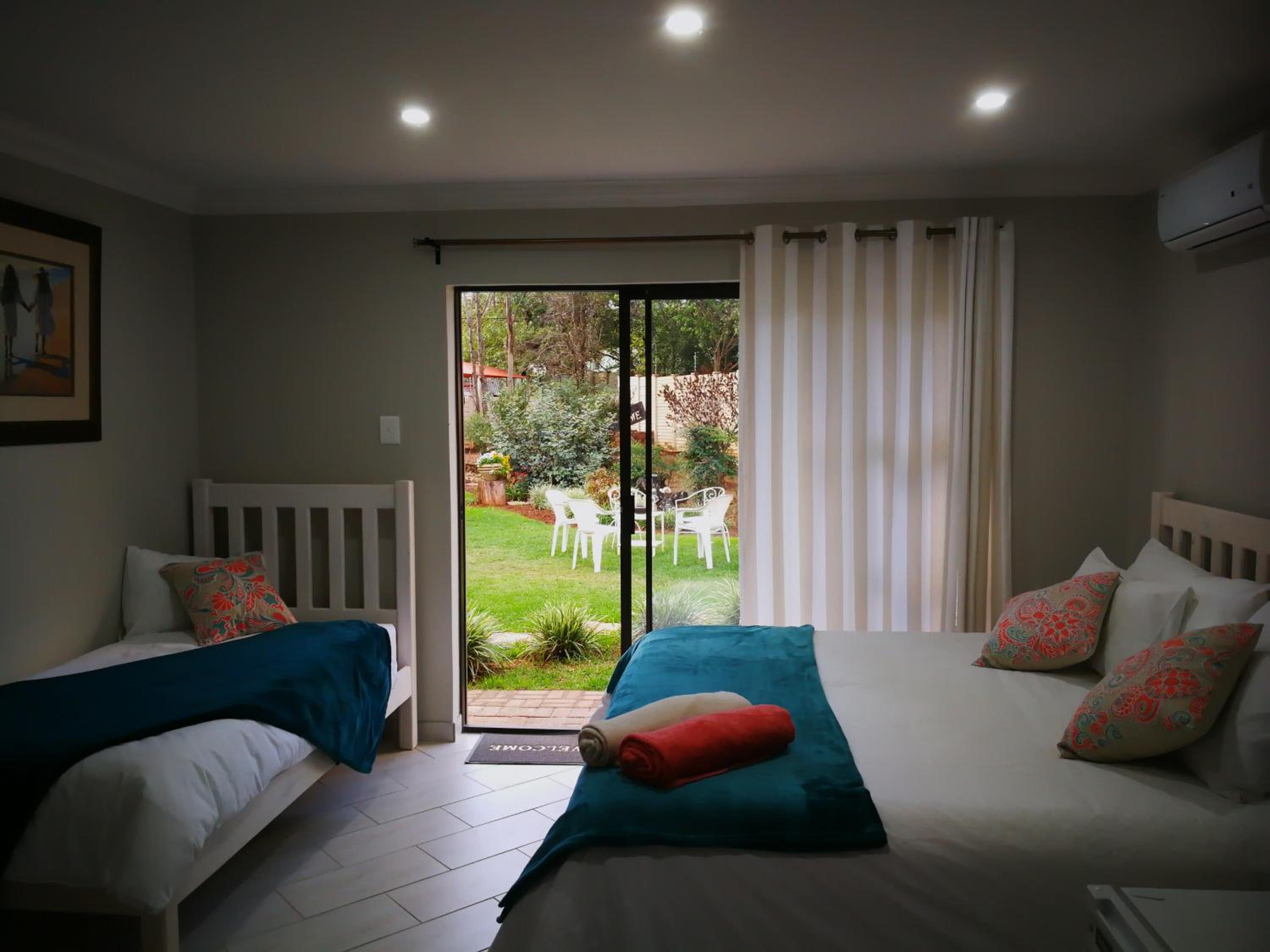 Deluxe Double Room with Extra Bed - Photo 7