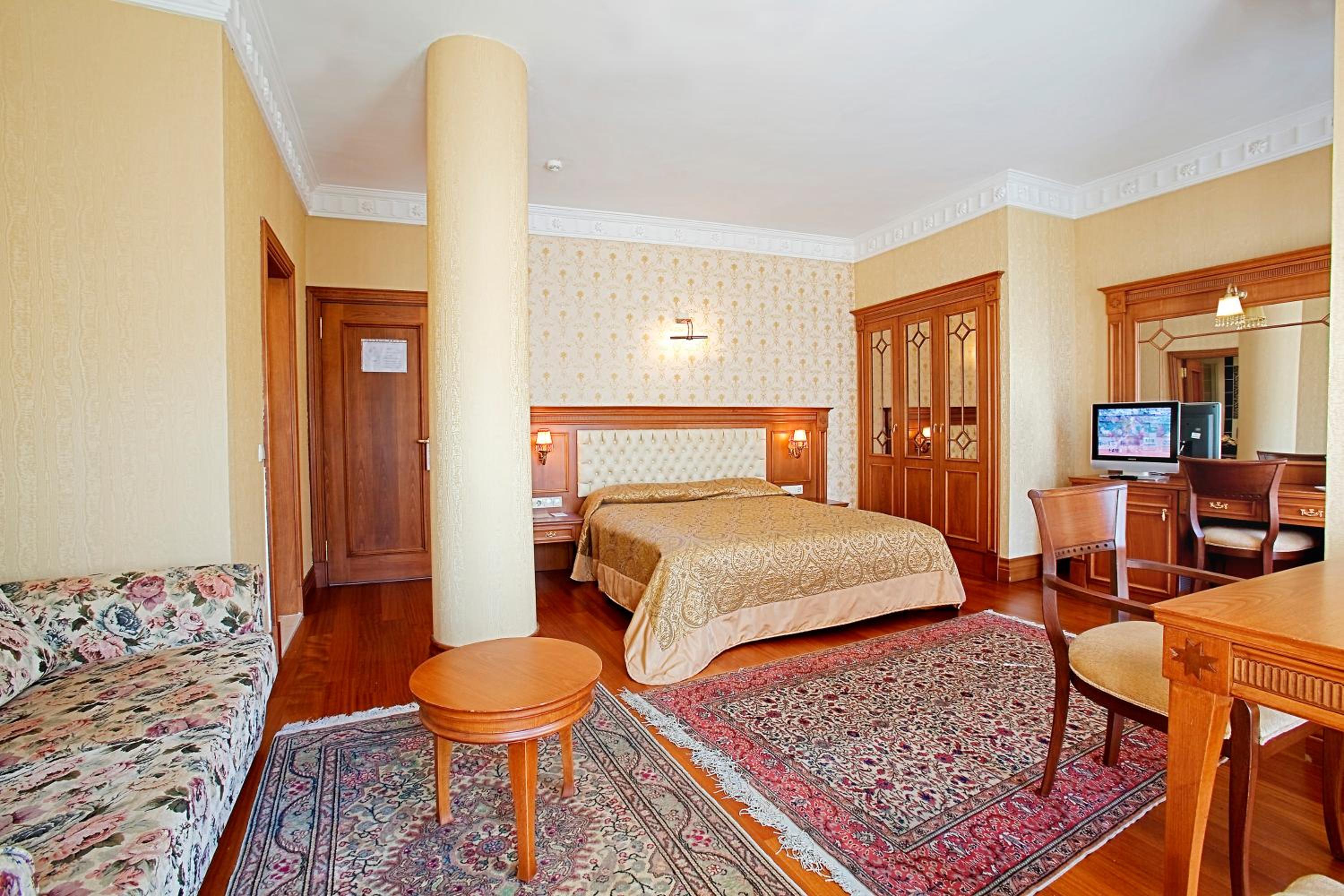 Superior Triple Room photo 3