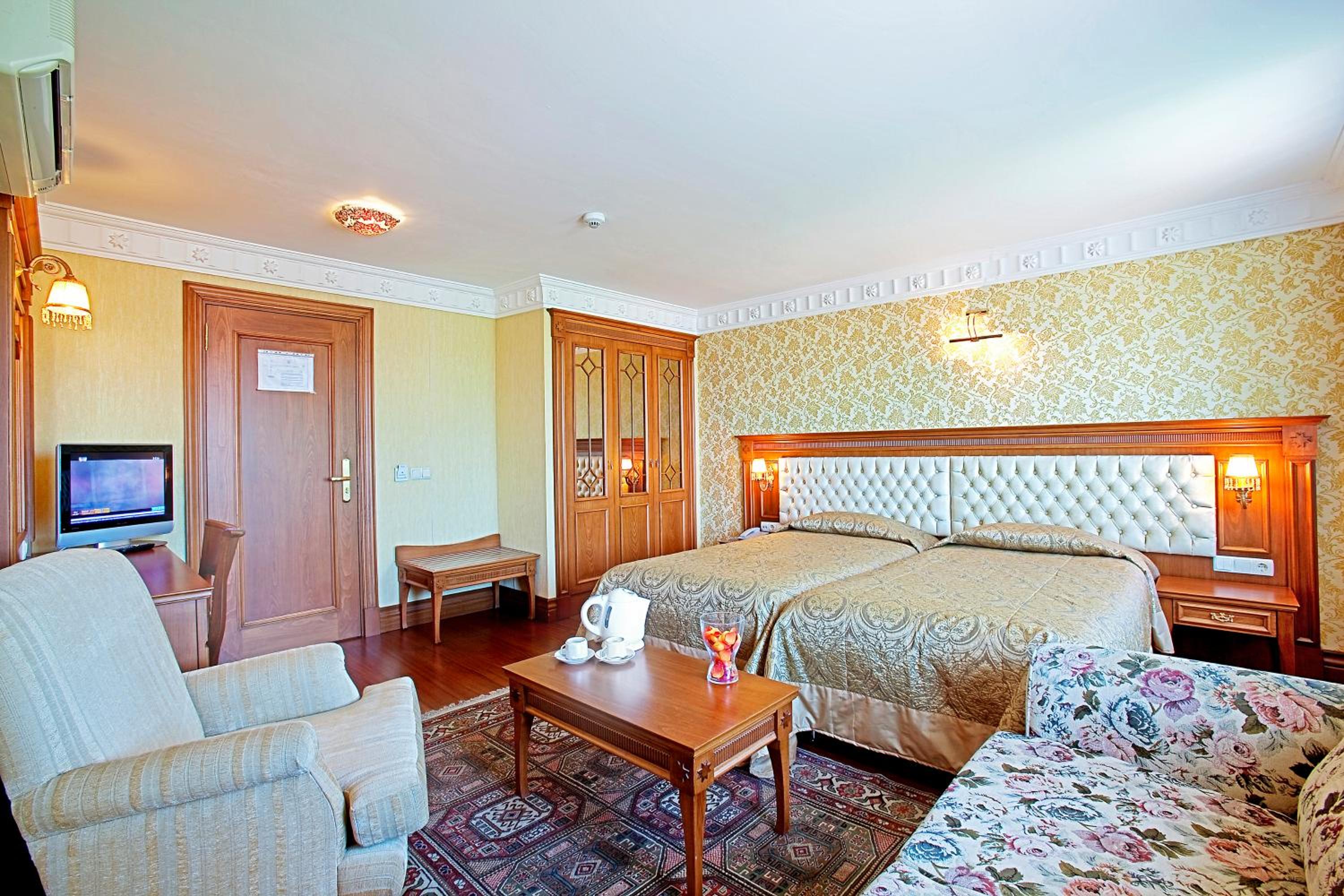 Superior Triple Room photo 2
