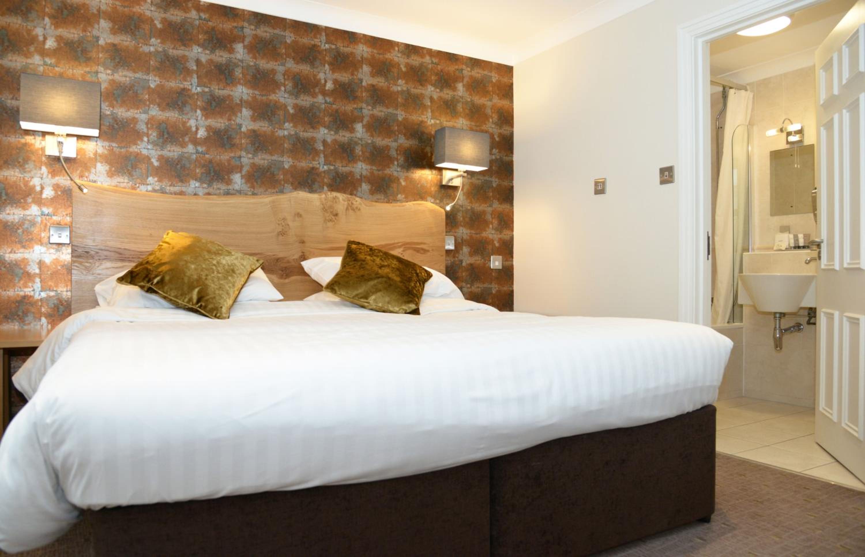 Superior Double Lodge - Photo 4