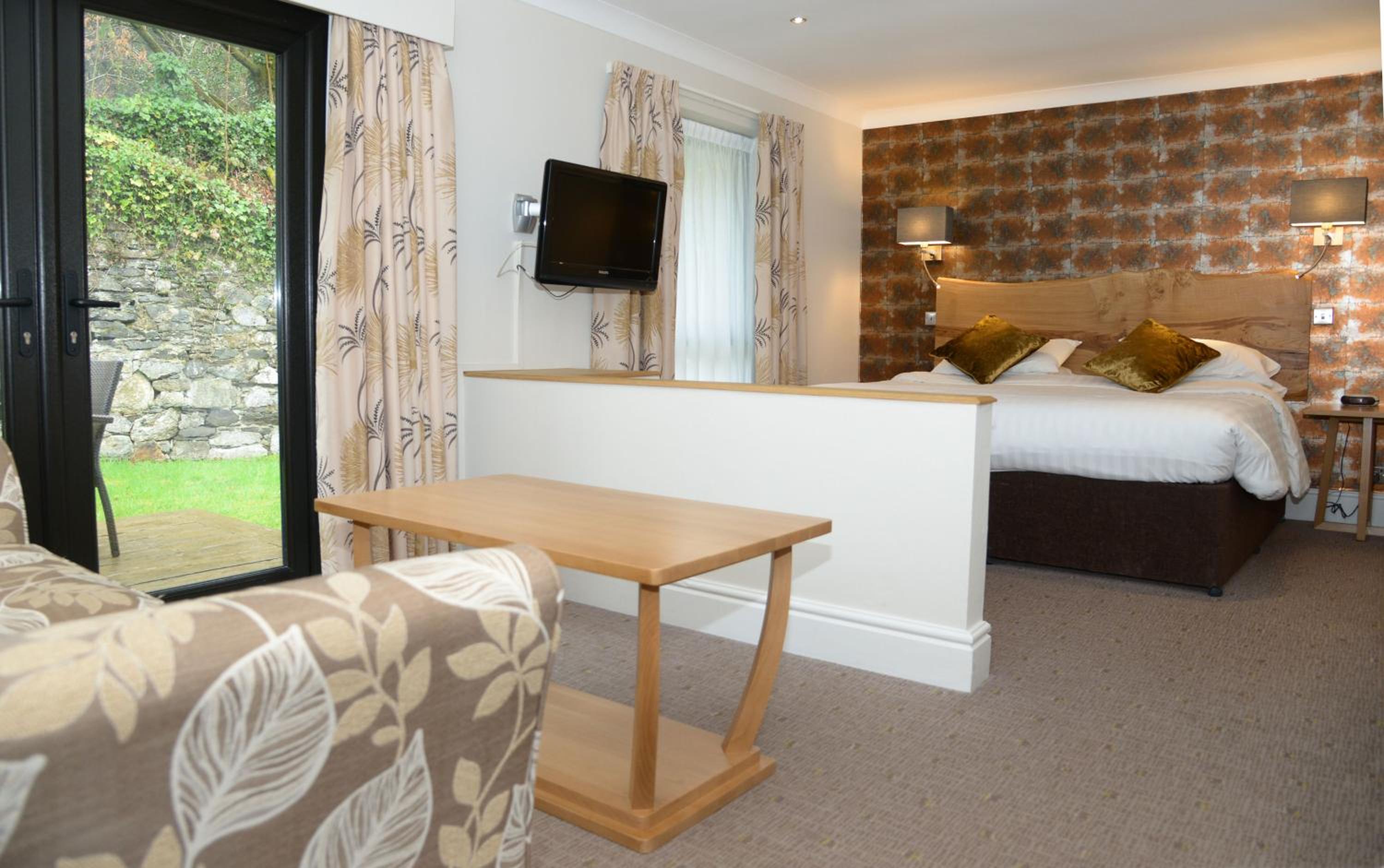 Superior Double Lodge - Photo 5
