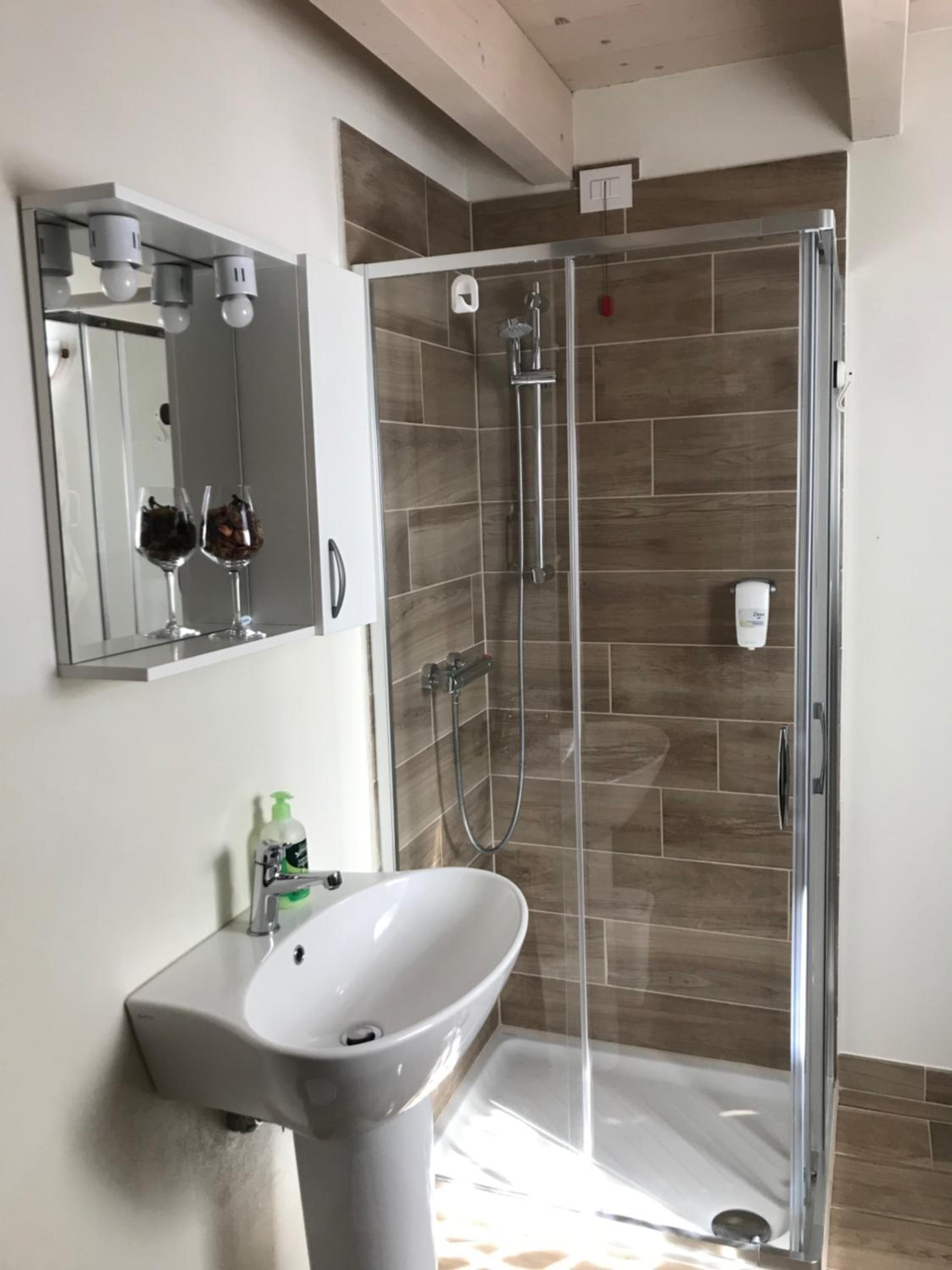 Twin Room with Private External Bathroom - Photo 5