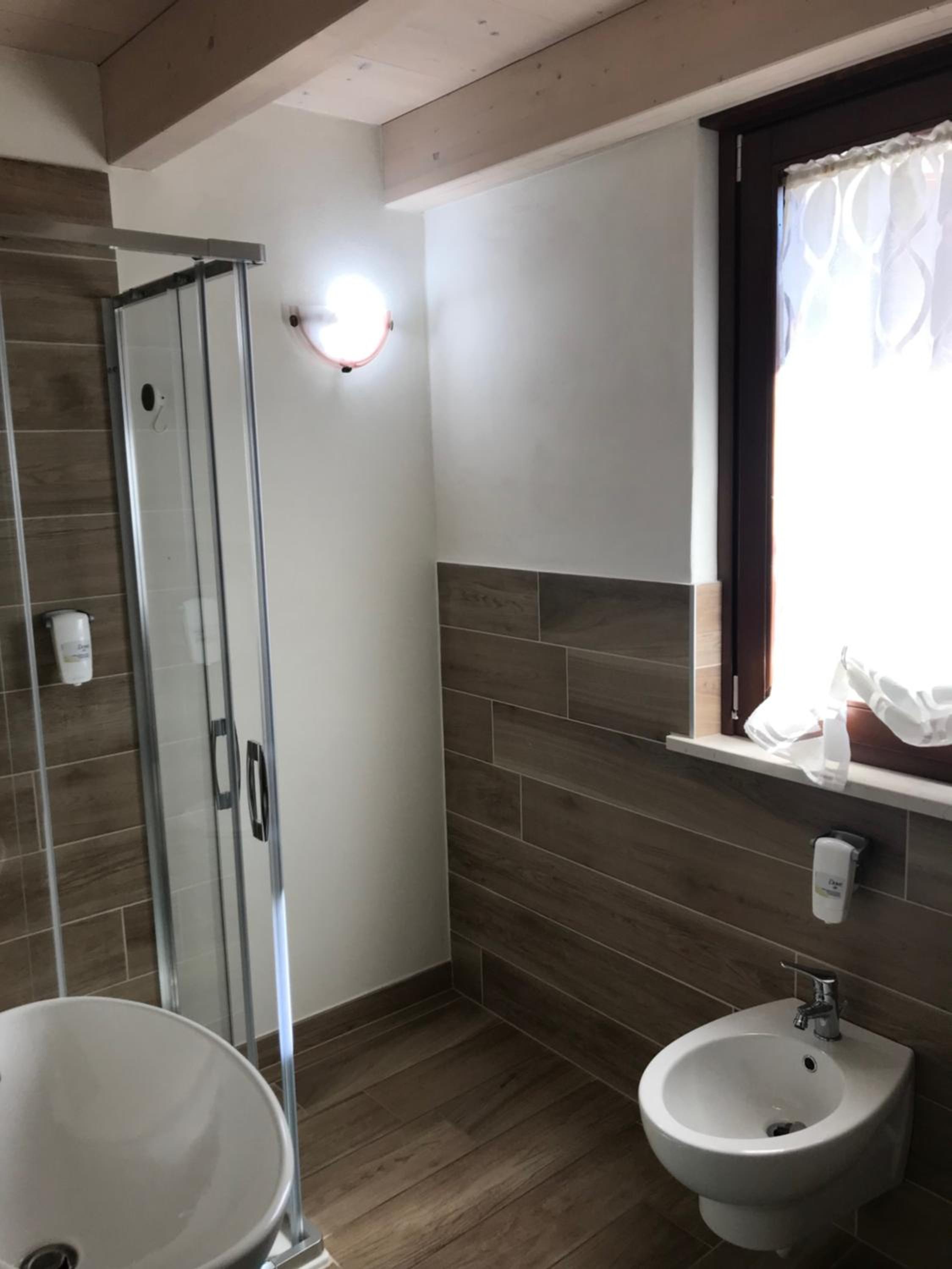 Twin Room with Private External Bathroom - Photo 11