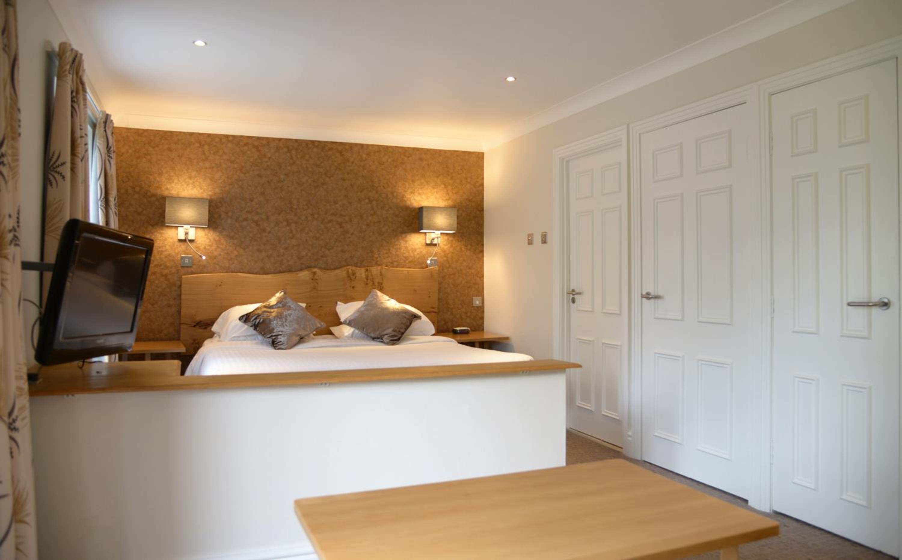 Superior Double Lodge - Photo 1