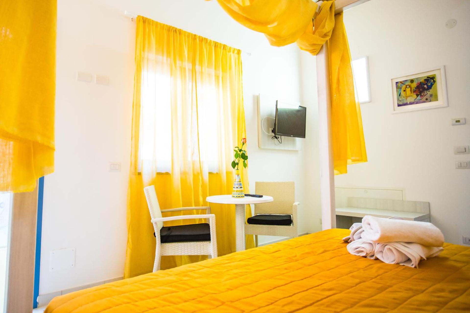 Deluxe Double Room with Shower photo 2