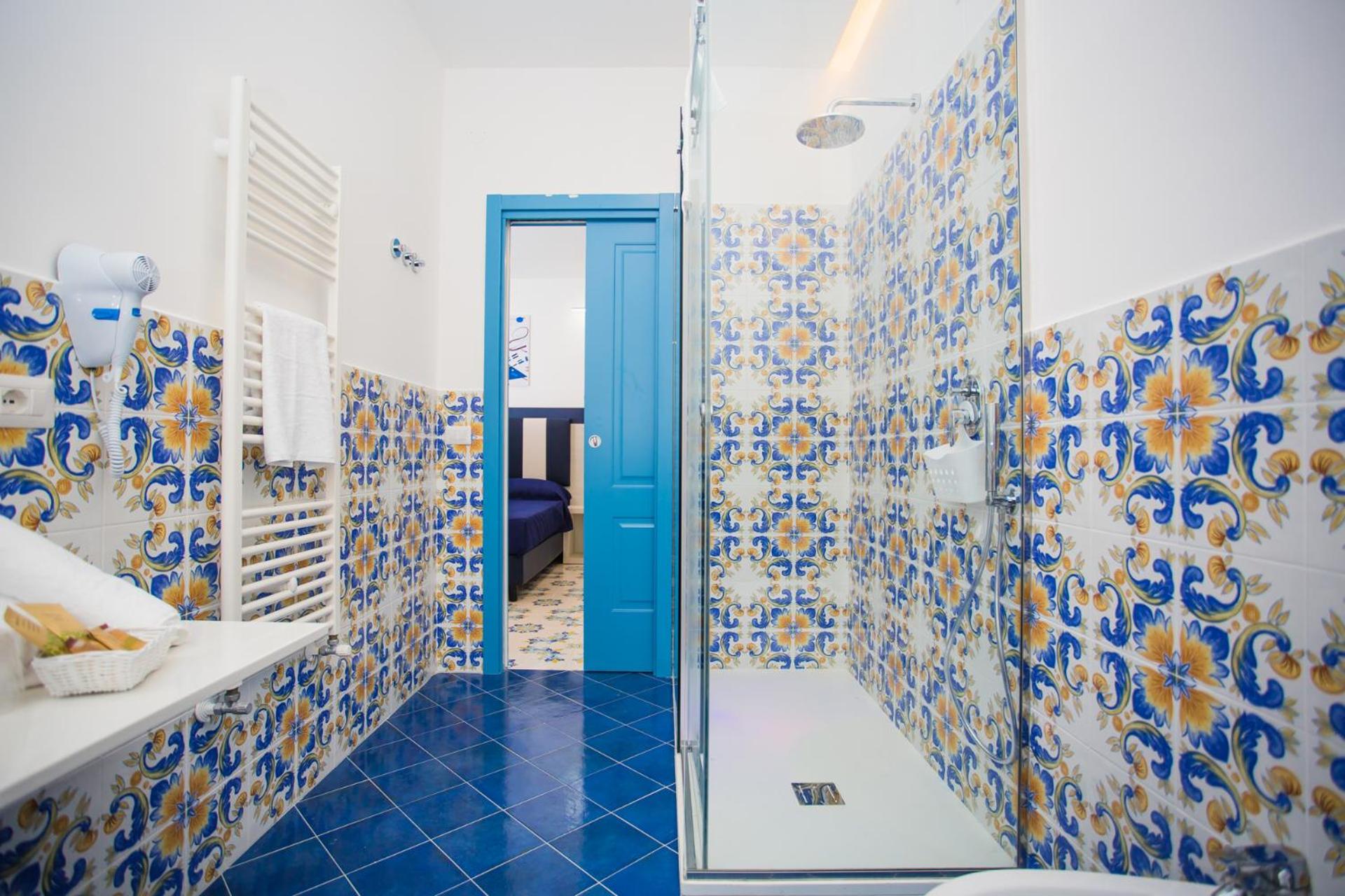 Double or Twin Room with Balcony - Photo 6