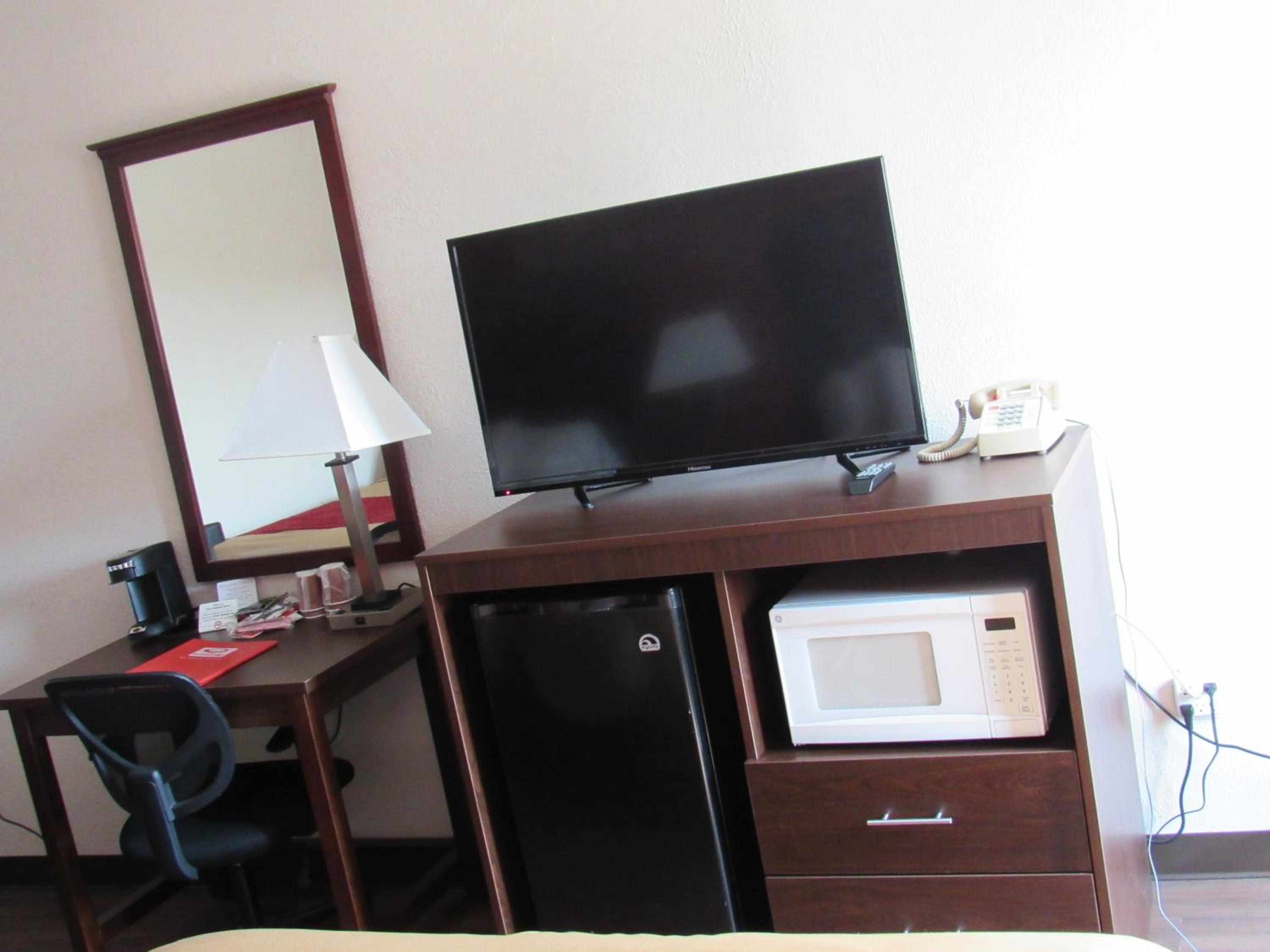 Standard Queen Room with Two Queen Beds - Non-Smoking - Photo 1