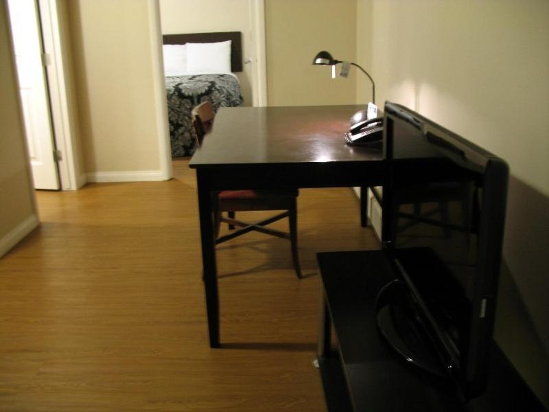 Double Room with Two Double Beds - Photo 2