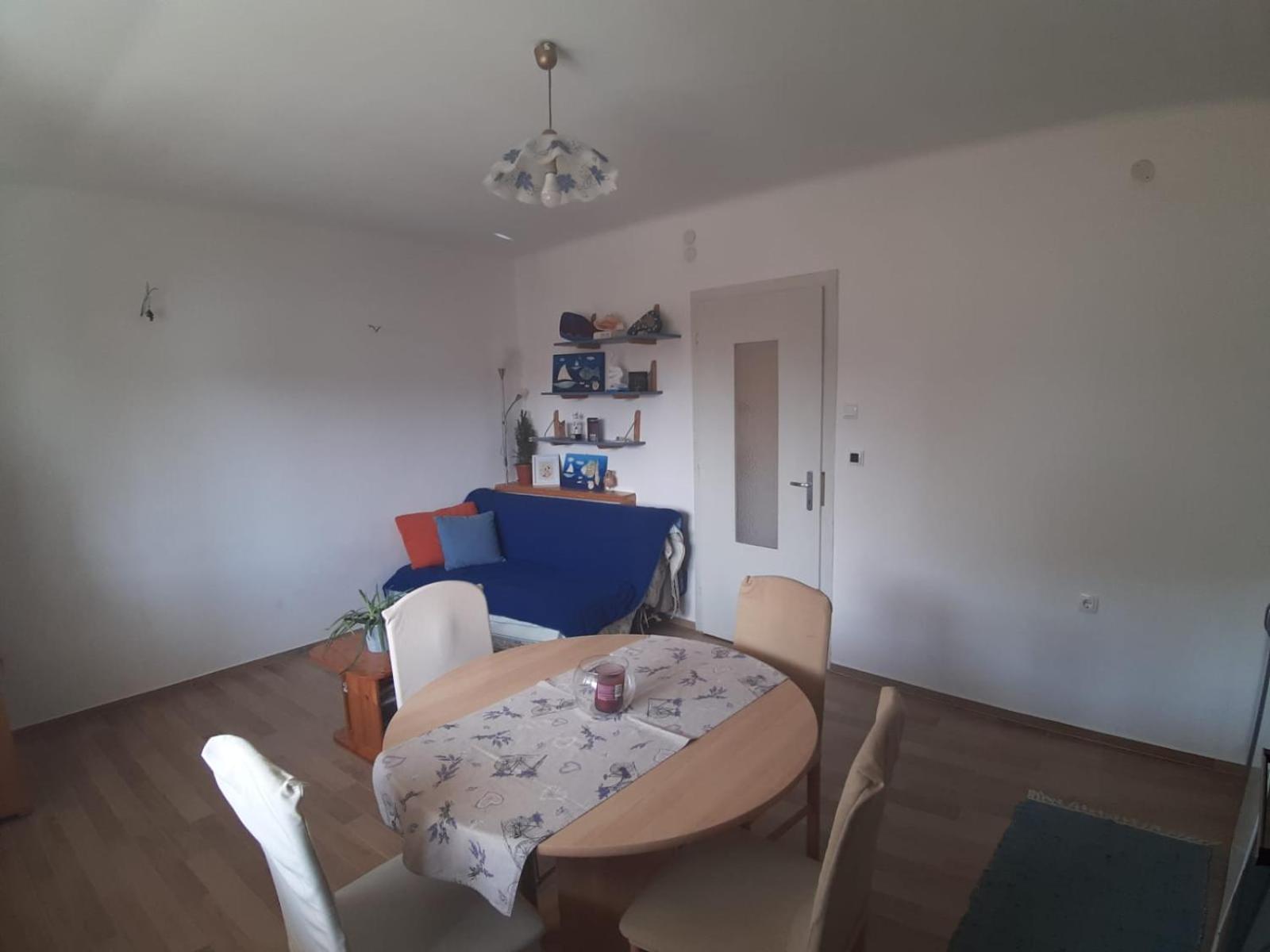 One-Bedroom Apartment - Photo 3