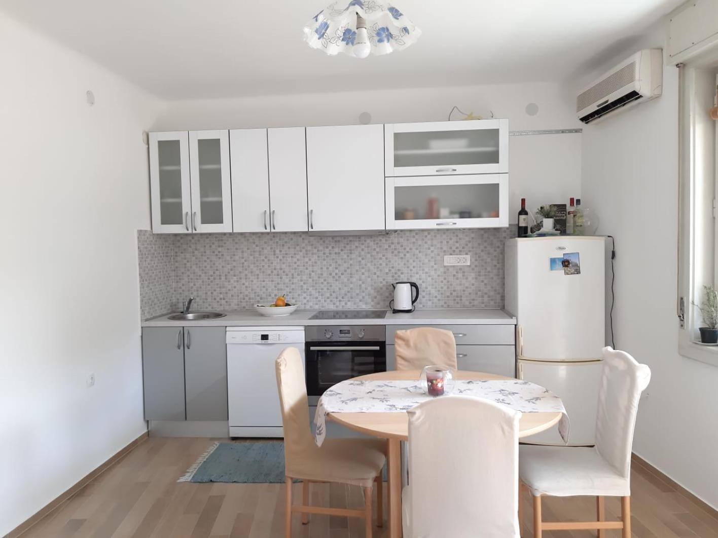 One-Bedroom Apartment - Photo 26