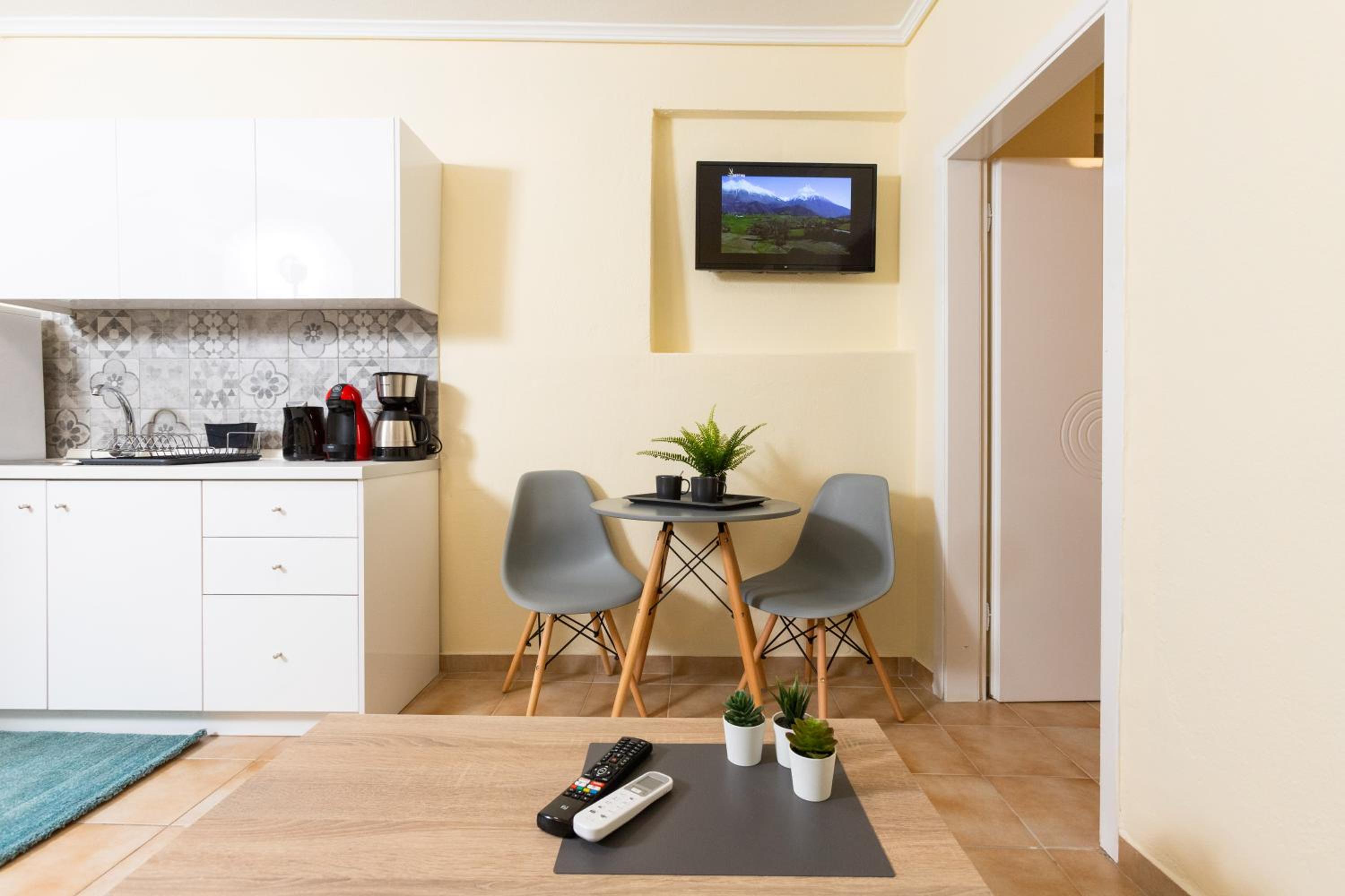 Apartment - Ground Floor - Photo 3