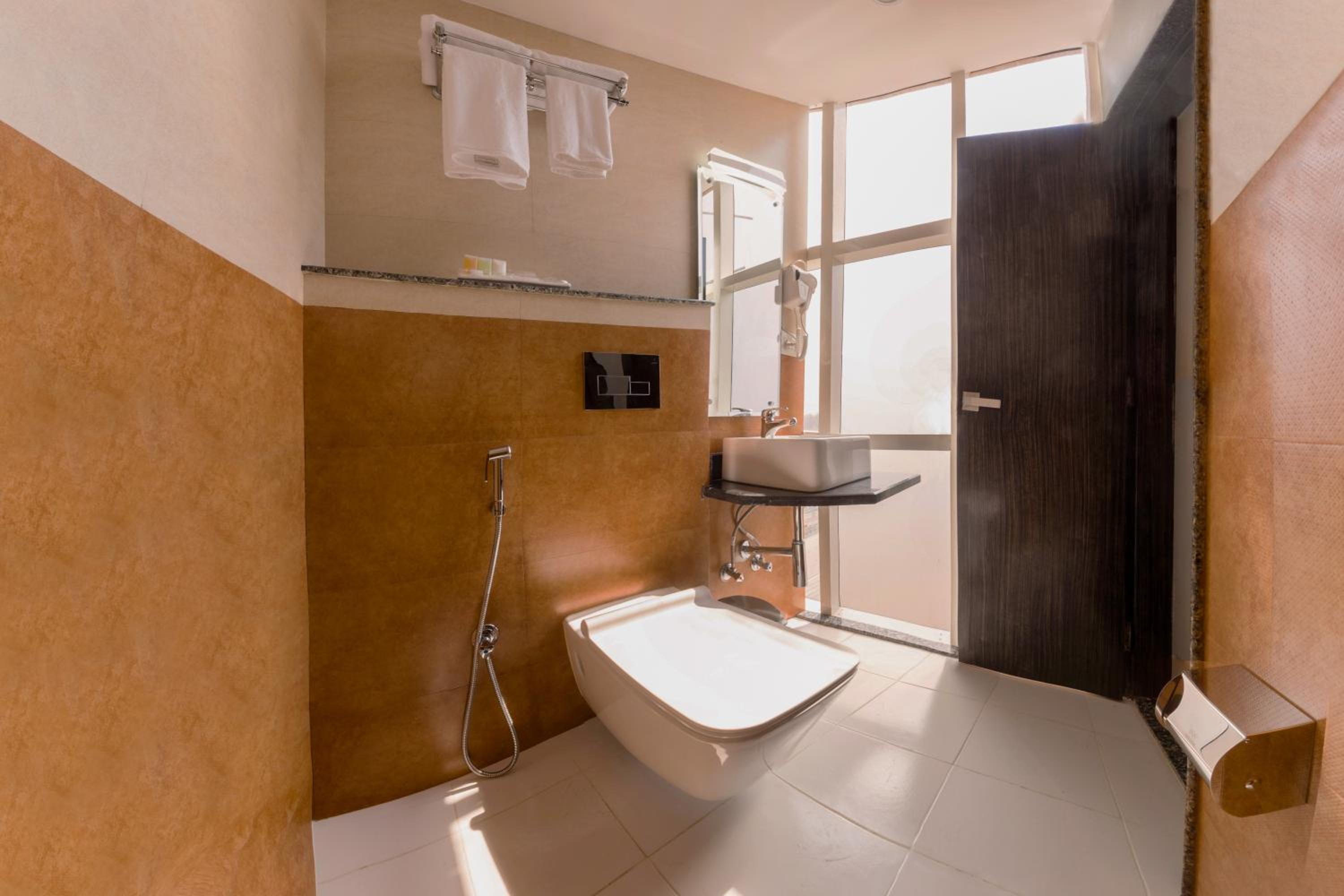 Premium Twin Room - Photo 3