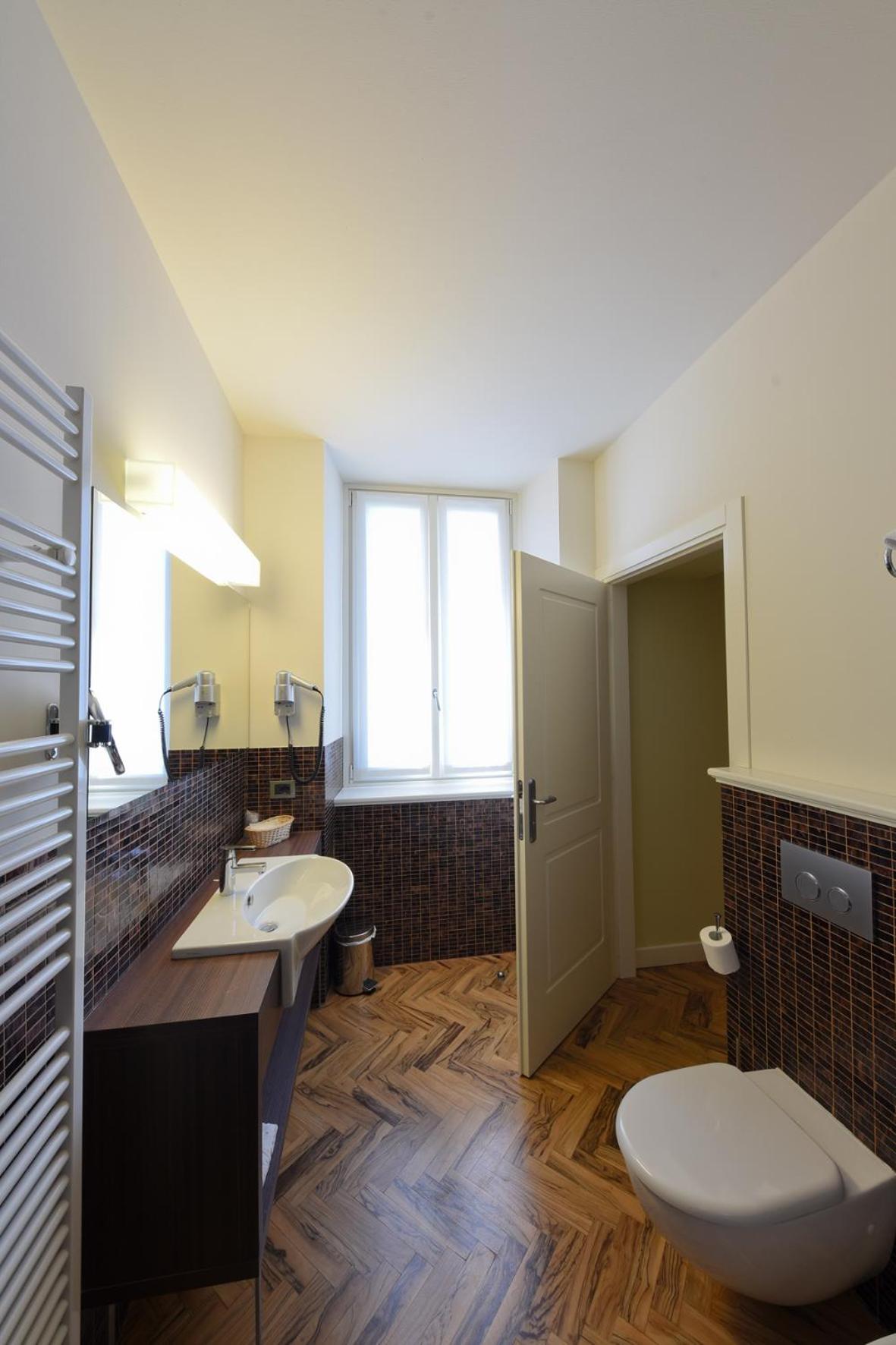 Suite - Photo 3