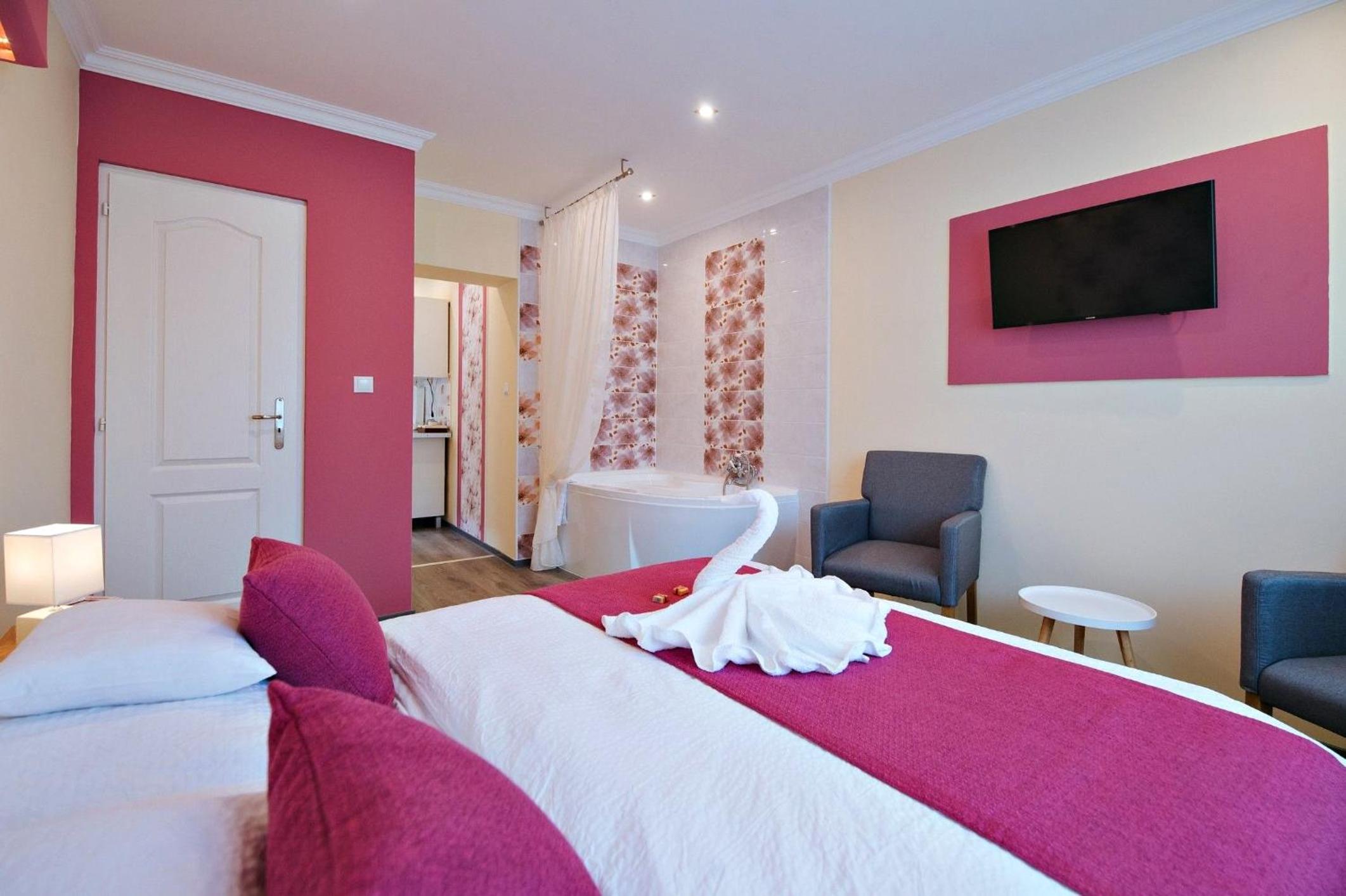 One-Bedroom Apartment (2 Adults) photo 1