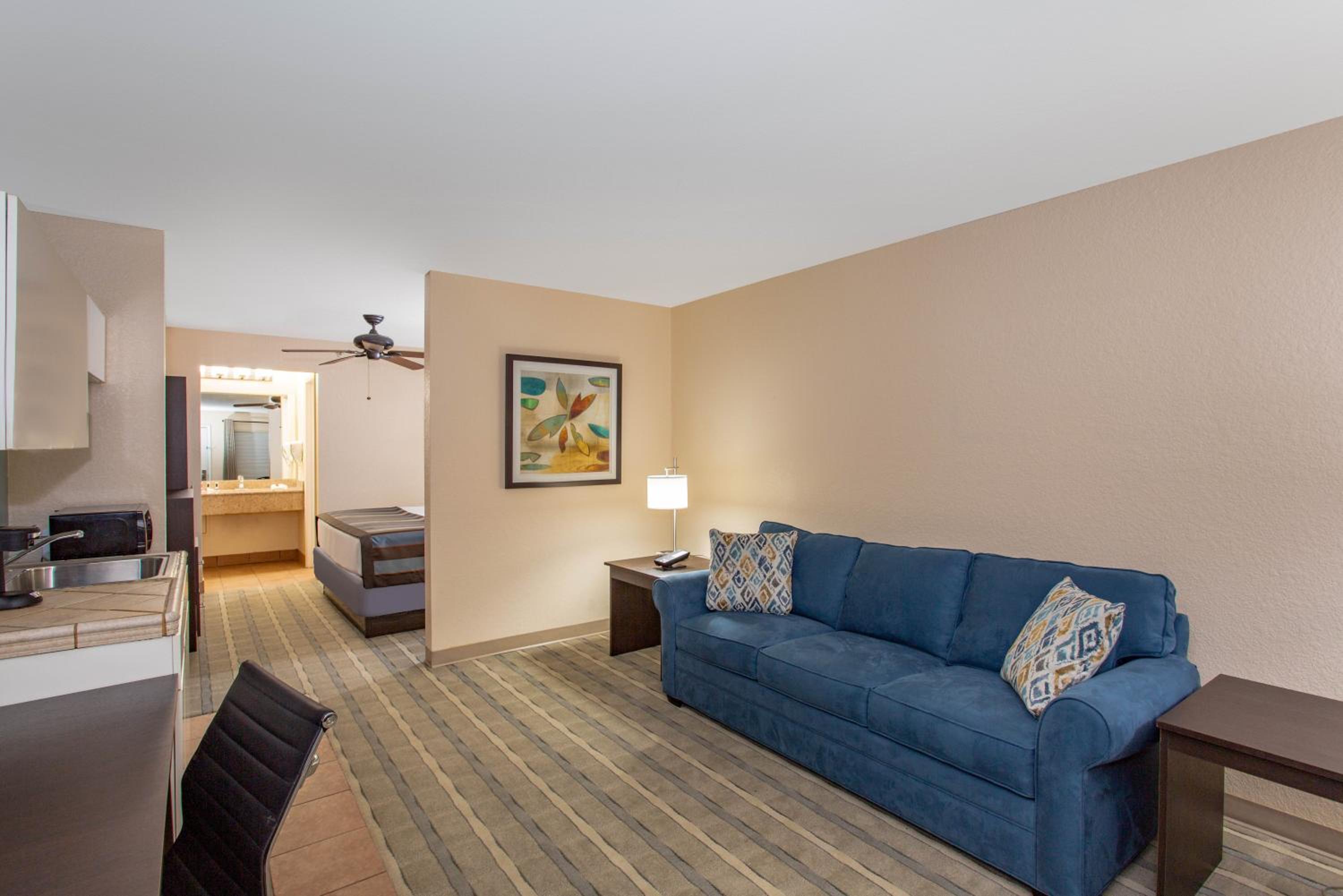 King Studio Suite - Non-Smoking - Photo 2