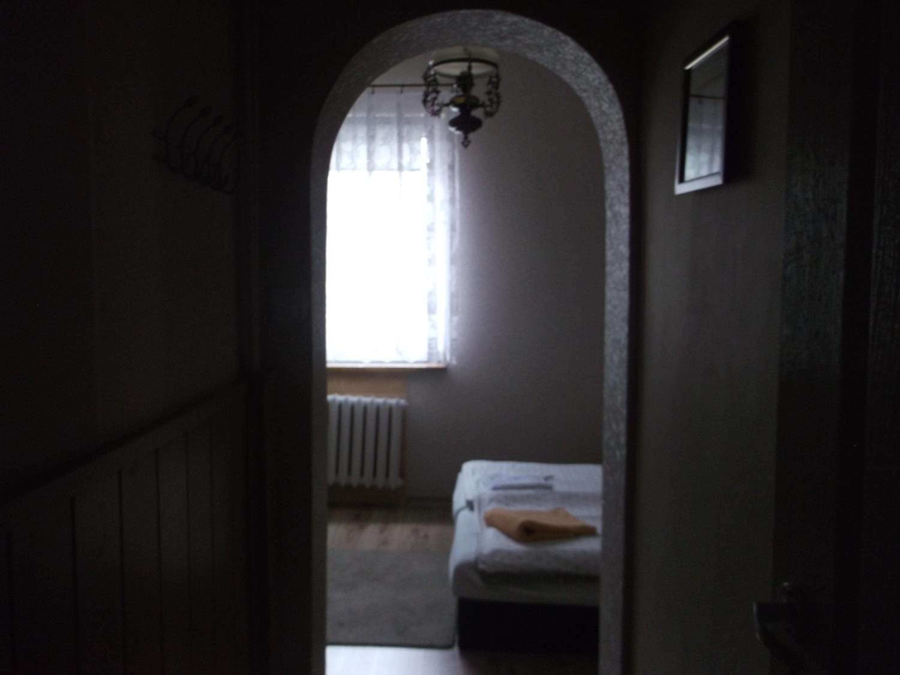 Twin Room with Bathroom - Photo 4