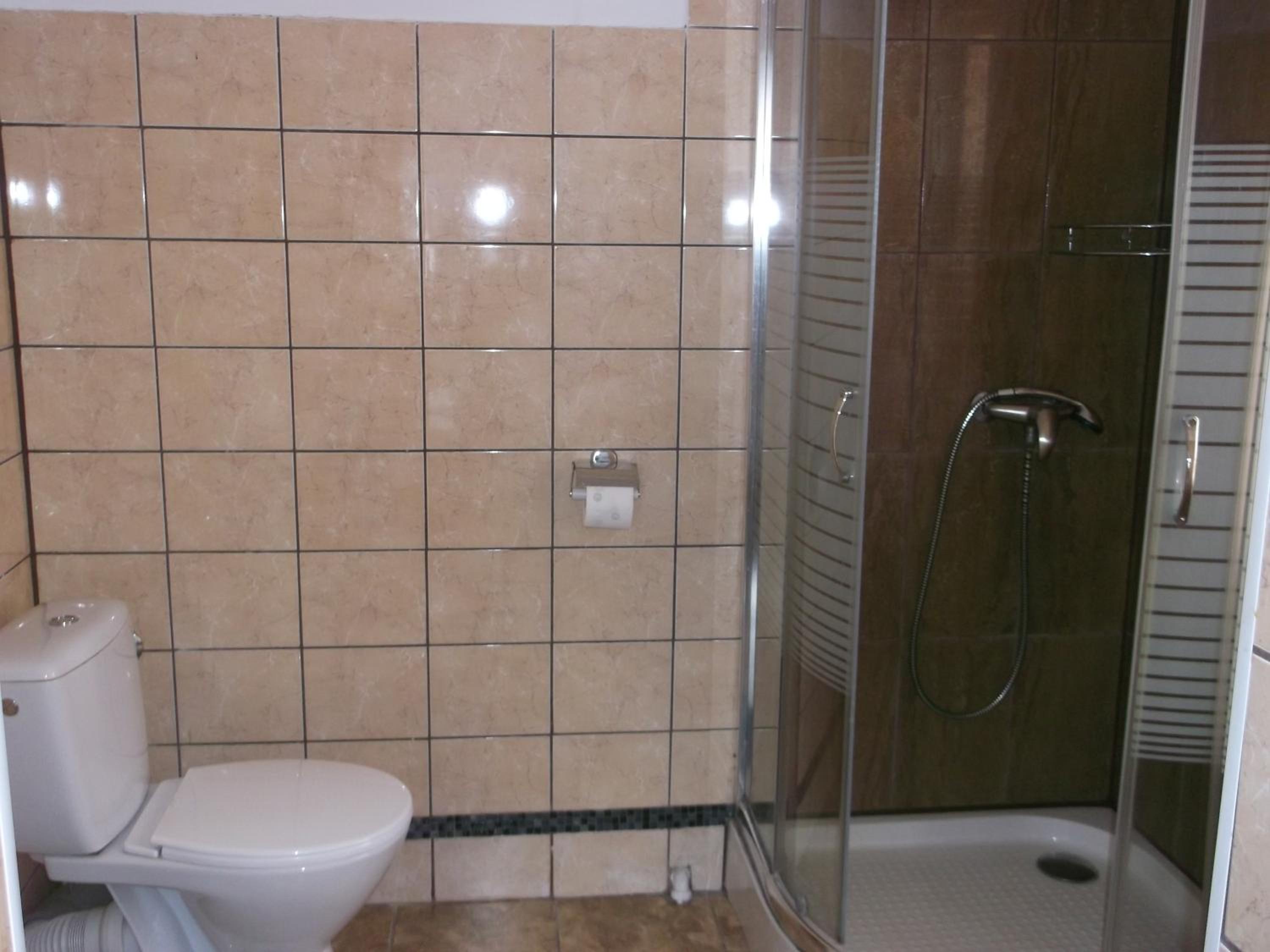 Twin Room with Bathroom - Photo 5