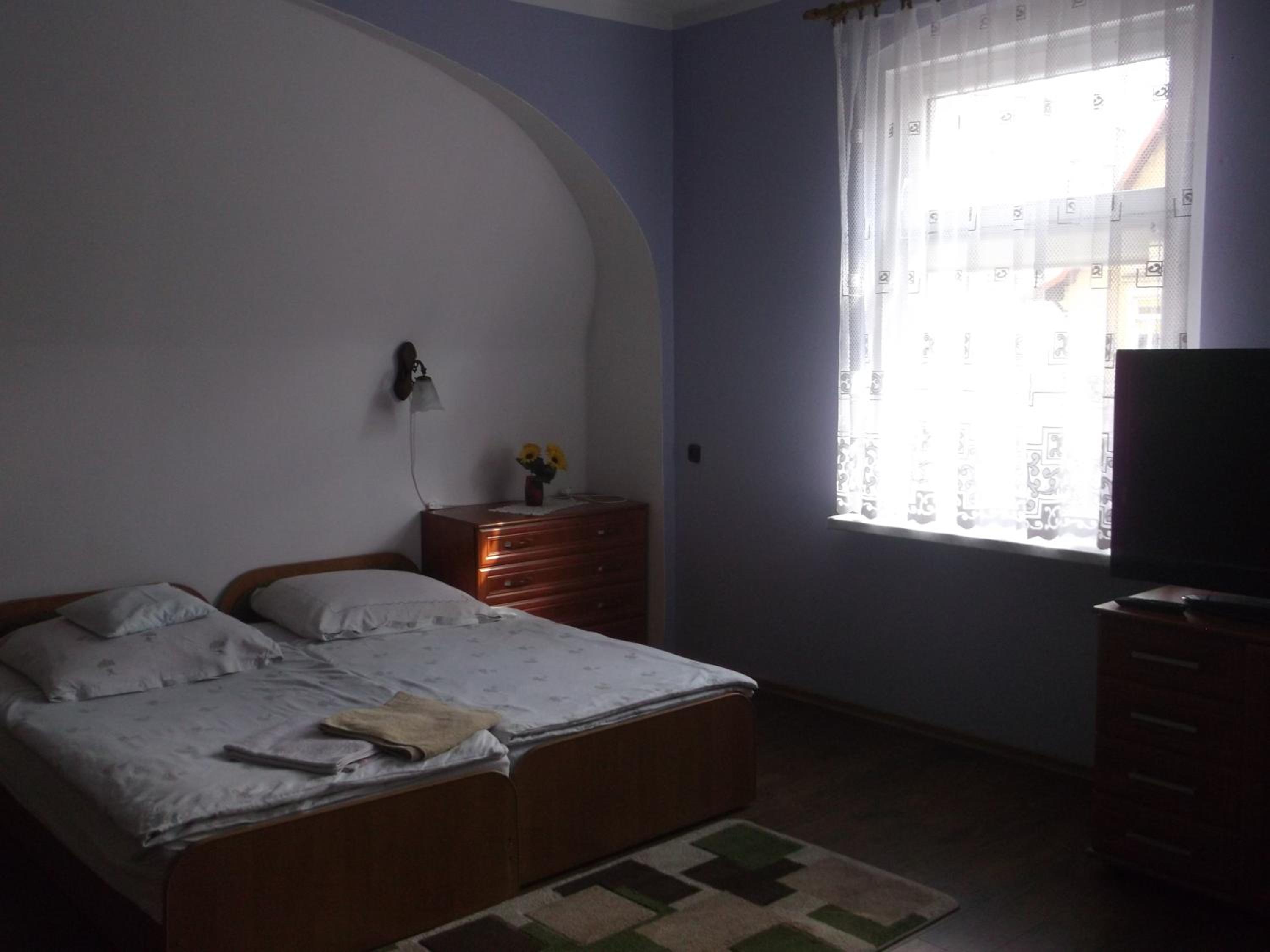 Twin Room with Bathroom - Photo 6