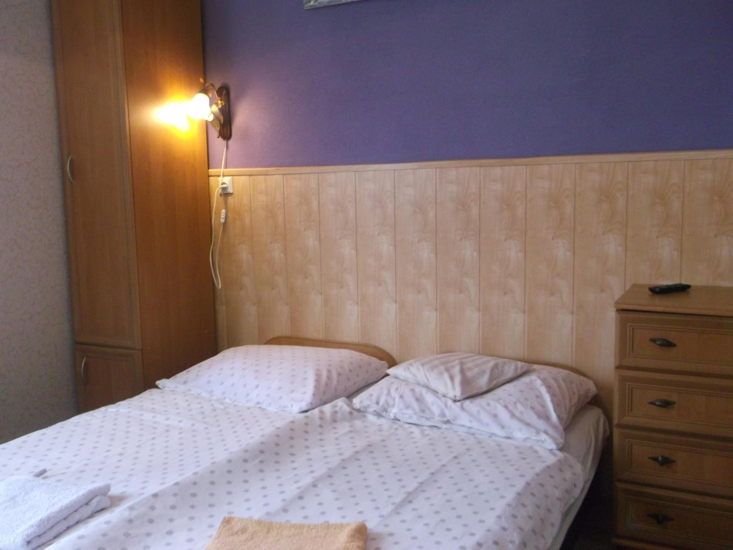 Twin Room with Bathroom - Photo 12
