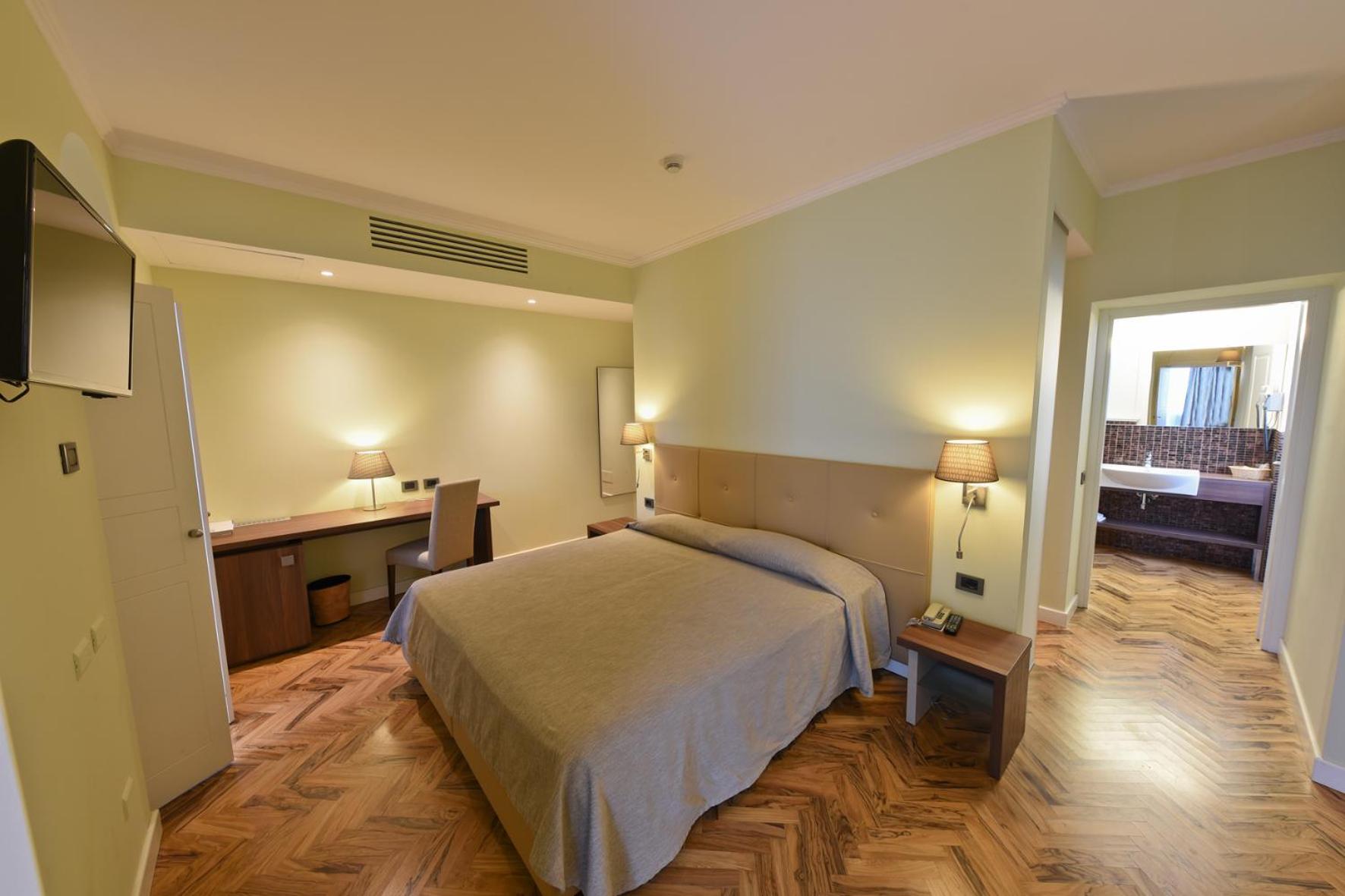 Suite - Photo 2