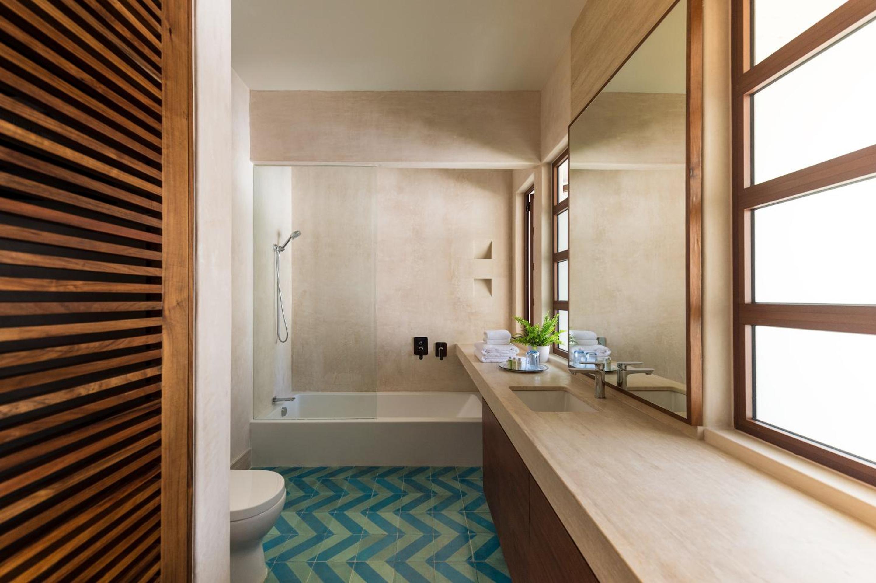 Superior King Suite - Photo 5