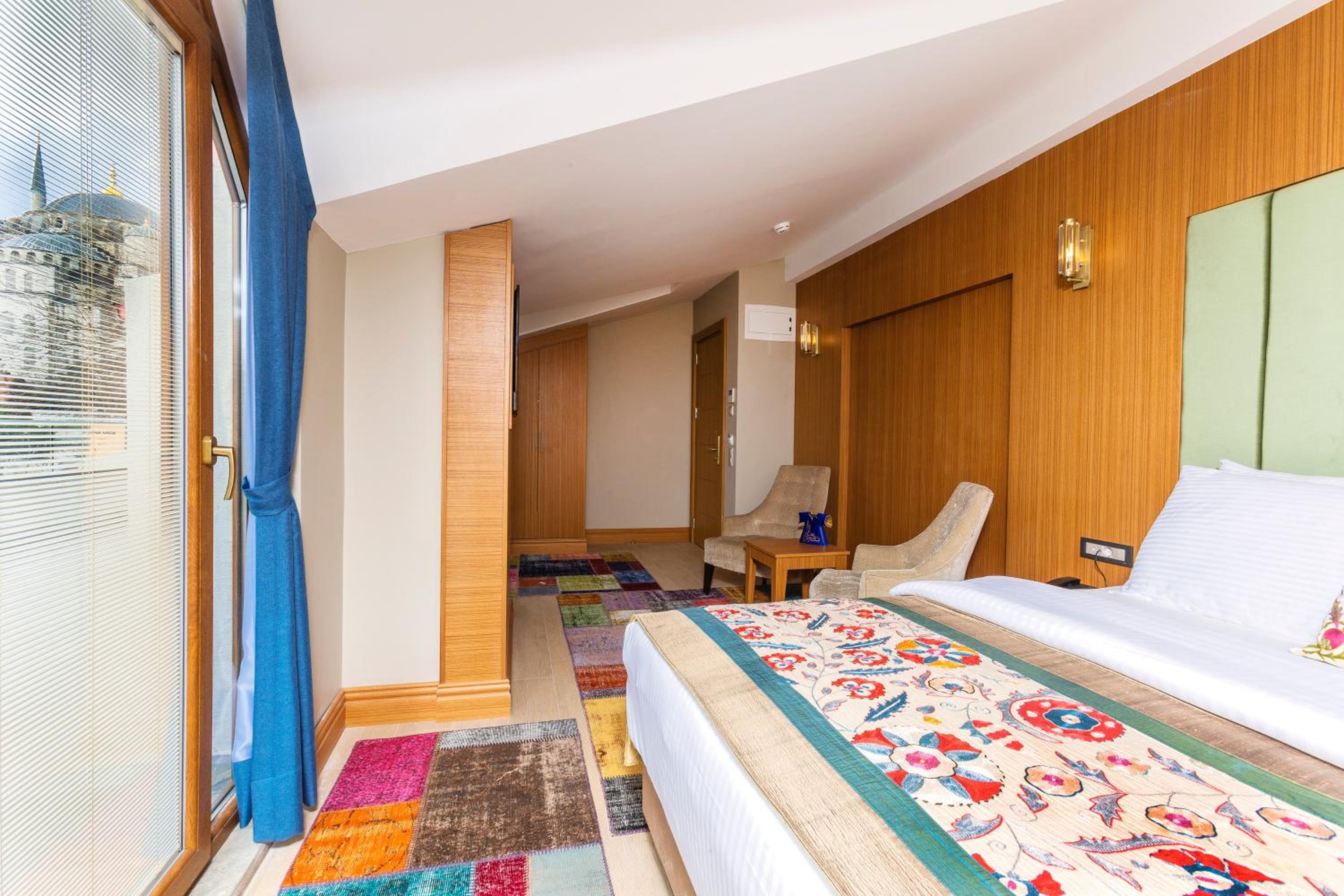 Deluxe Double Room with Balcony and Sea View photo 3