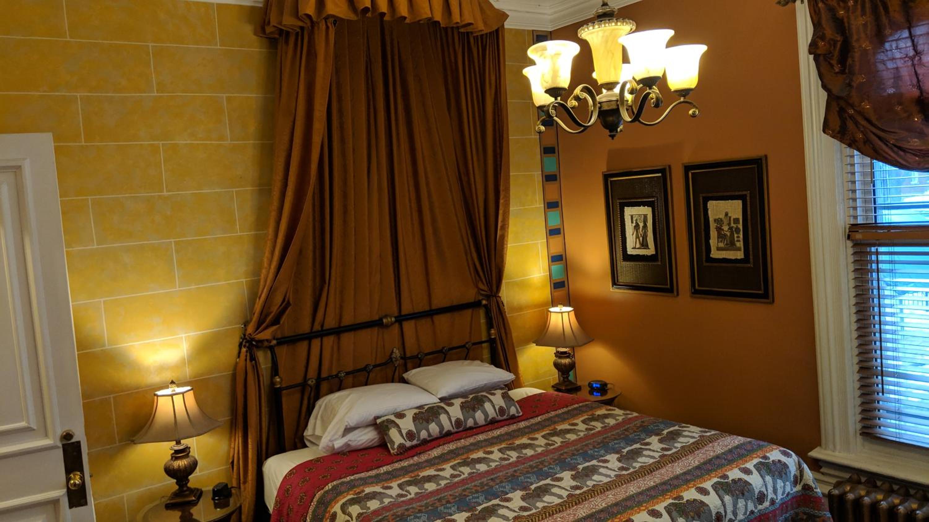 Deluxe King Room 13 Egyptian