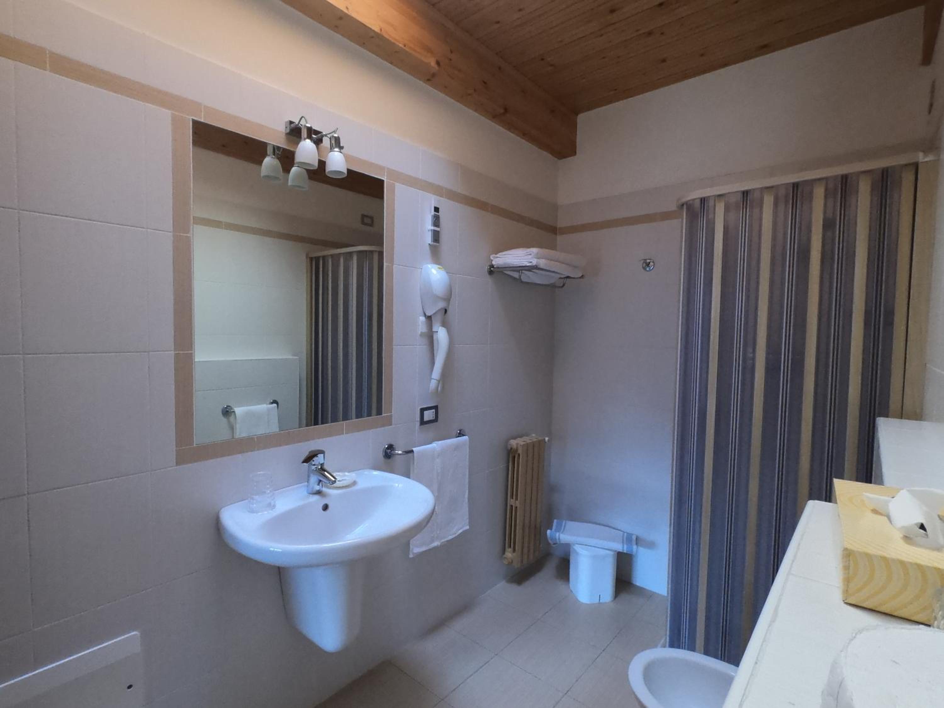 Double Room - Photo 5