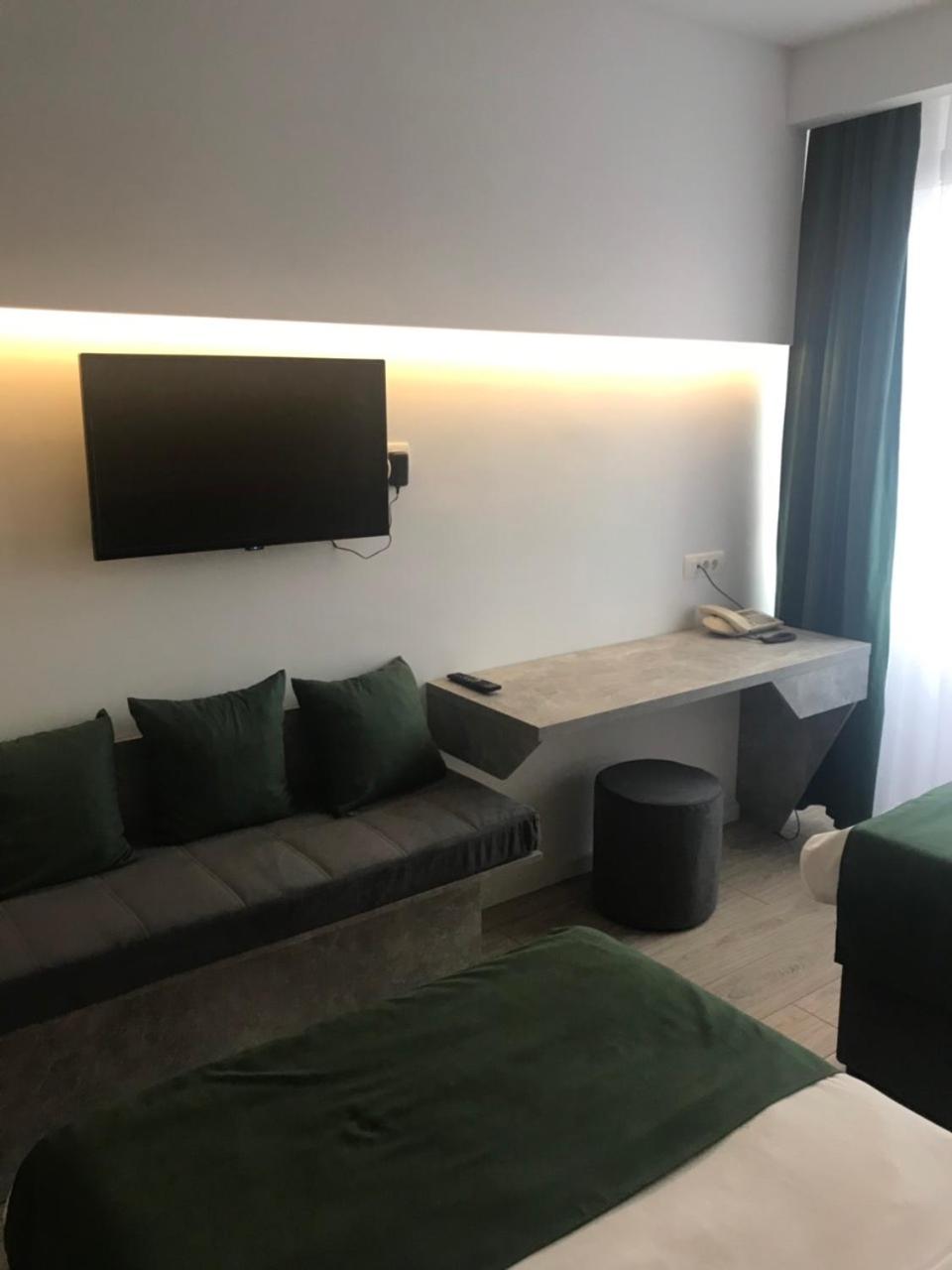 Deluxe Double or Twin Room with City View - Photo 5