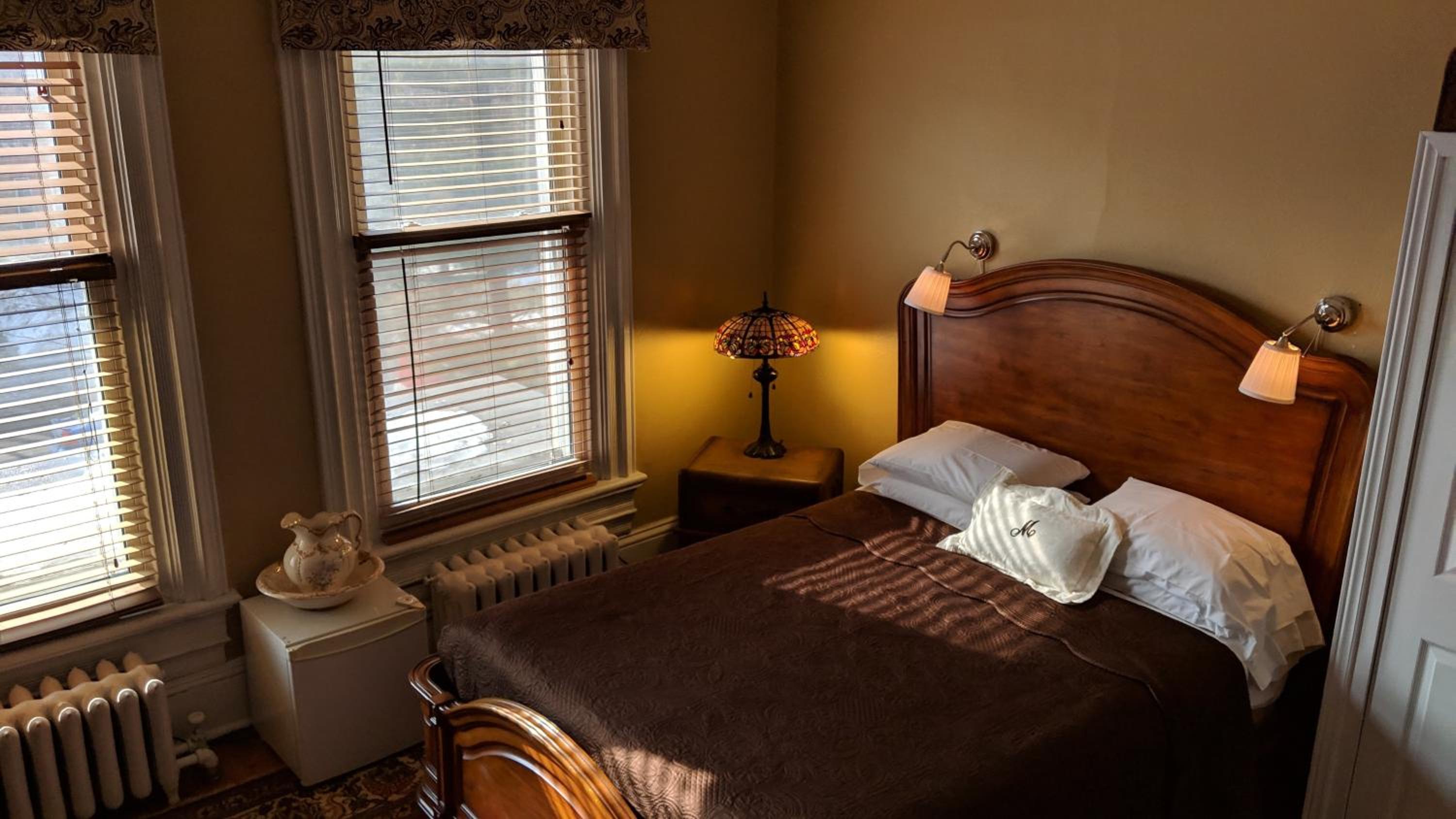 Queen Room 16 John McGee Room