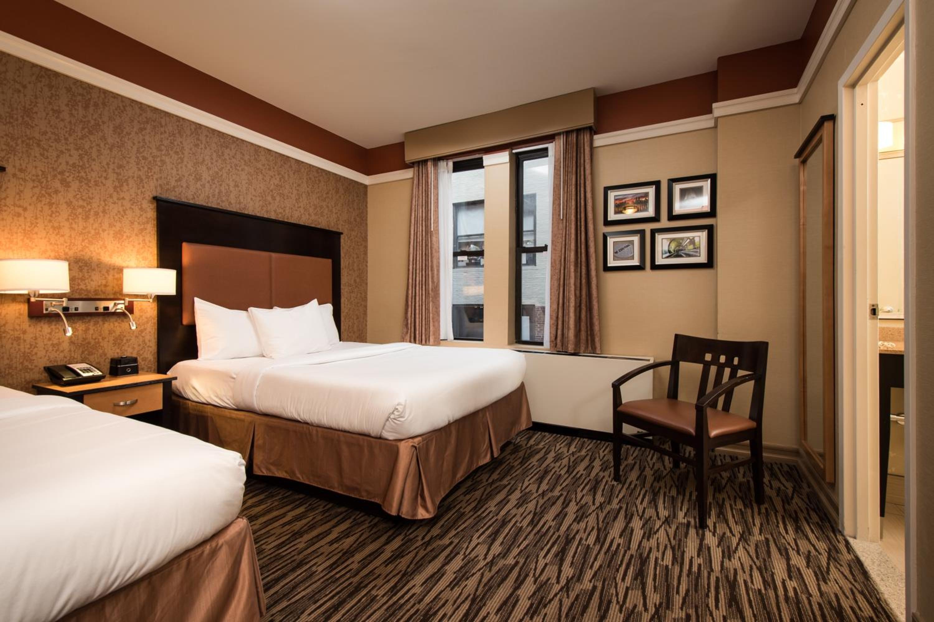 Queen Room with Two Queen Beds - Disability Access thumbnail 6