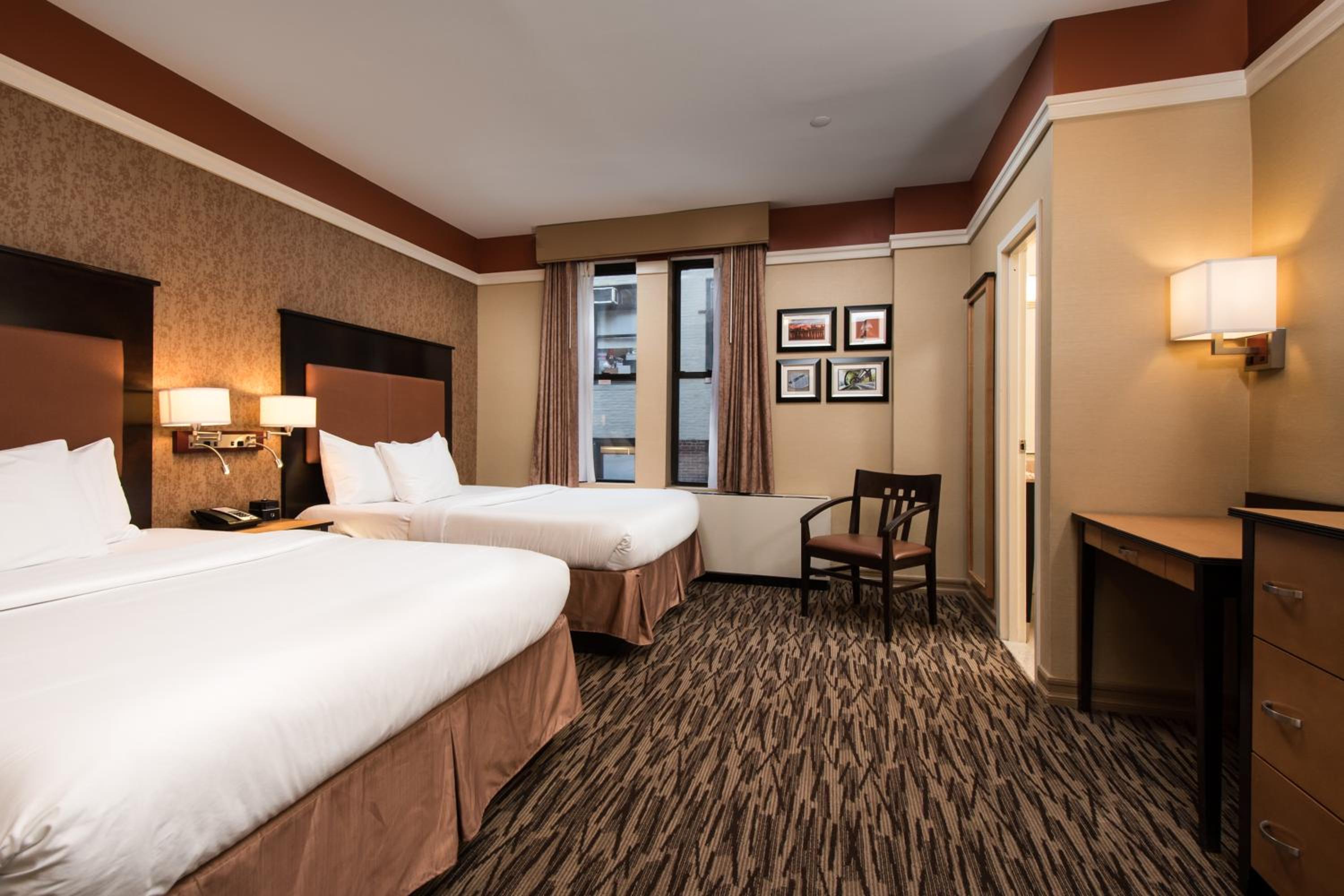 Queen Room with Two Queen Beds - Disability Access thumbnail 5