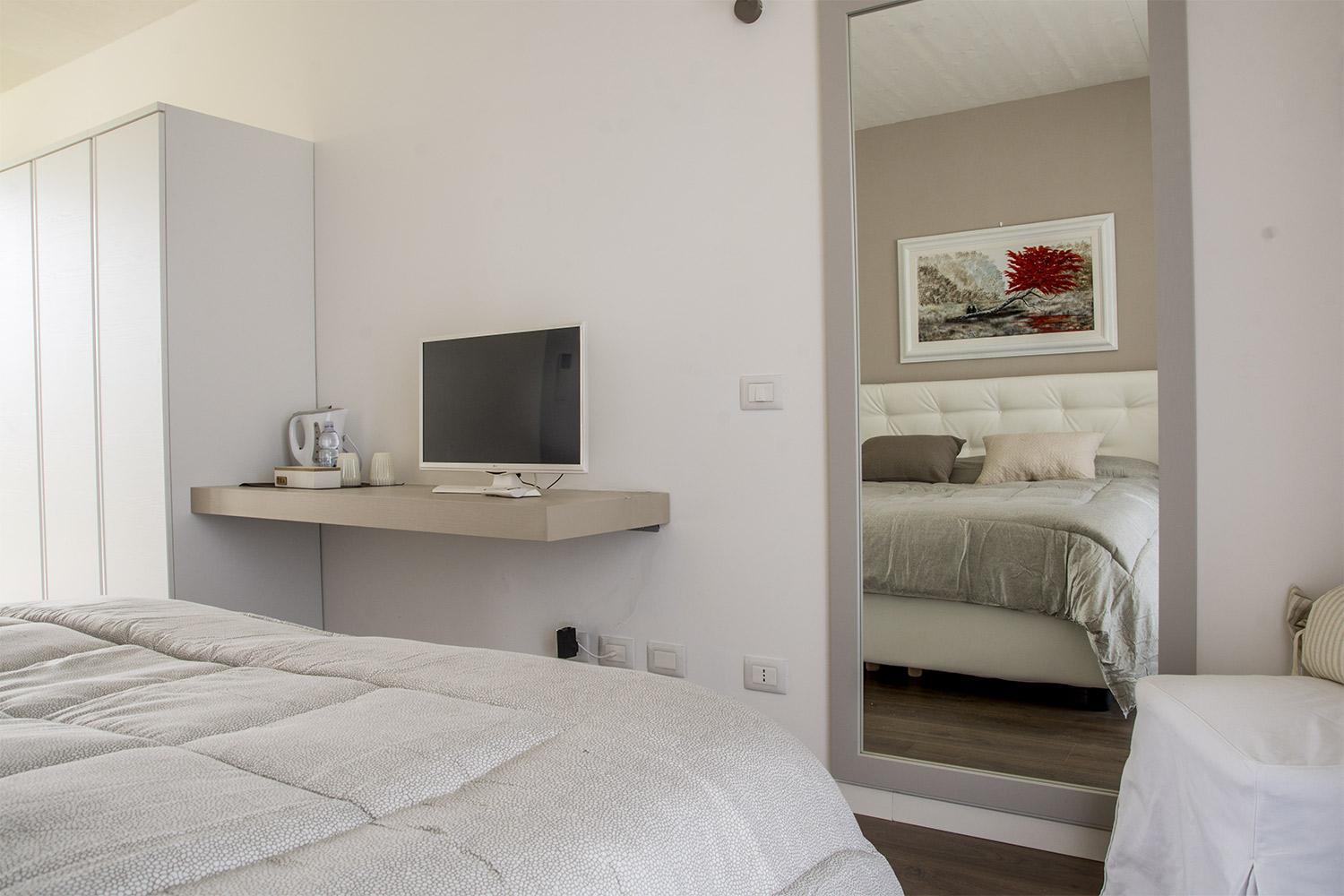 Double Room with Patio - Photo 5