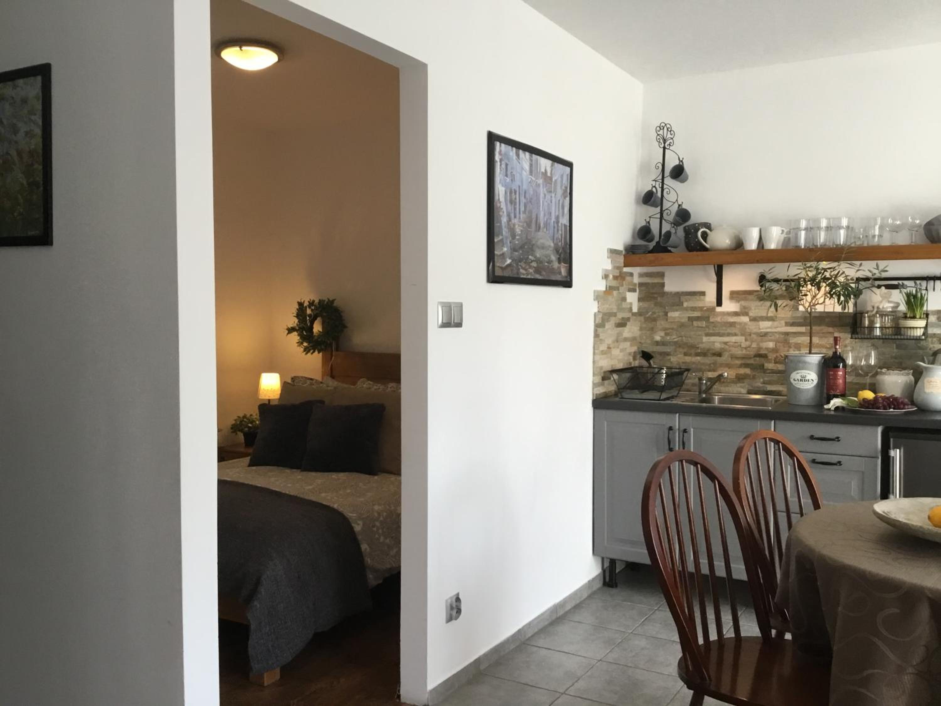 Apartment with Terrace - Photo 11