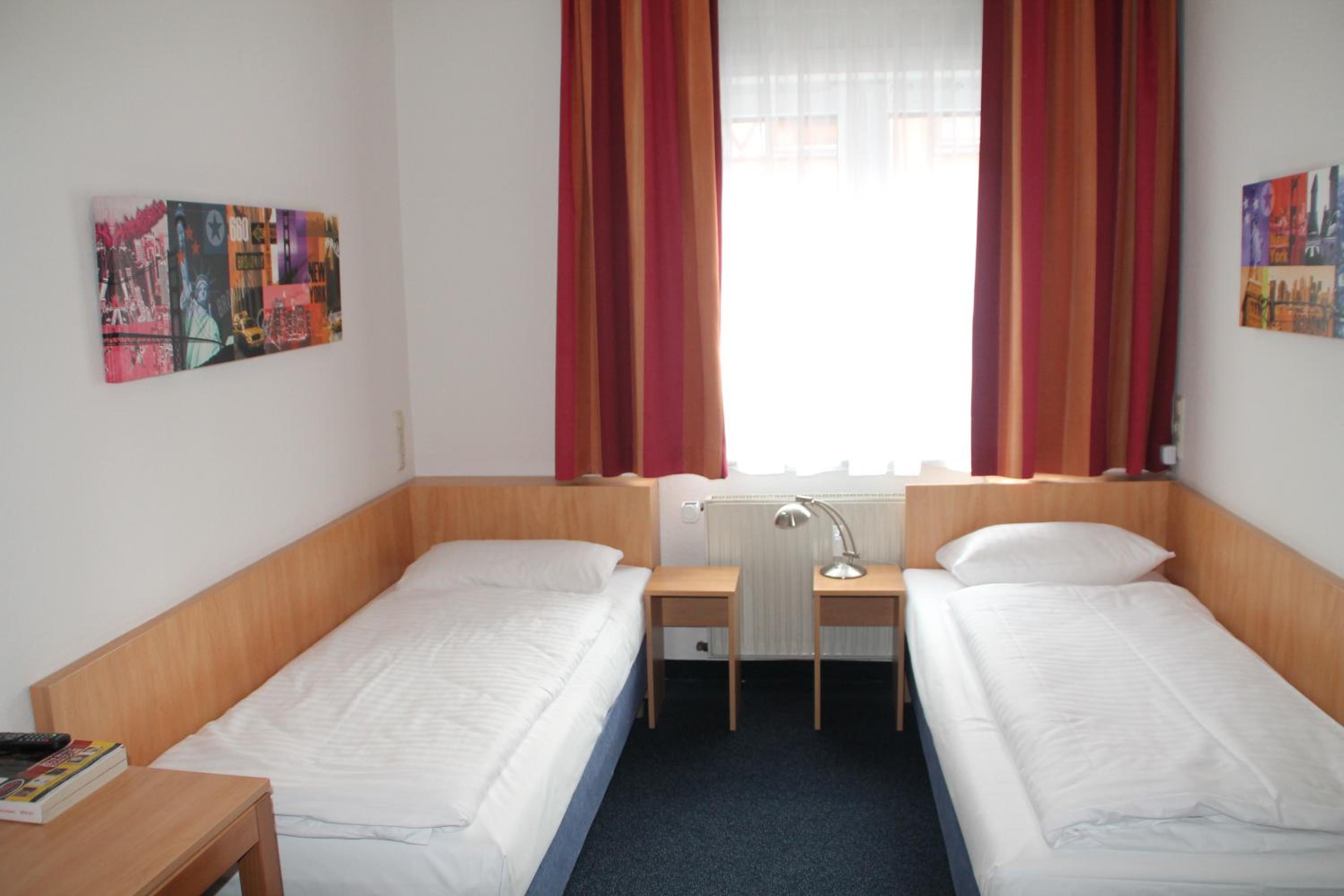Twin Room - Photo 1