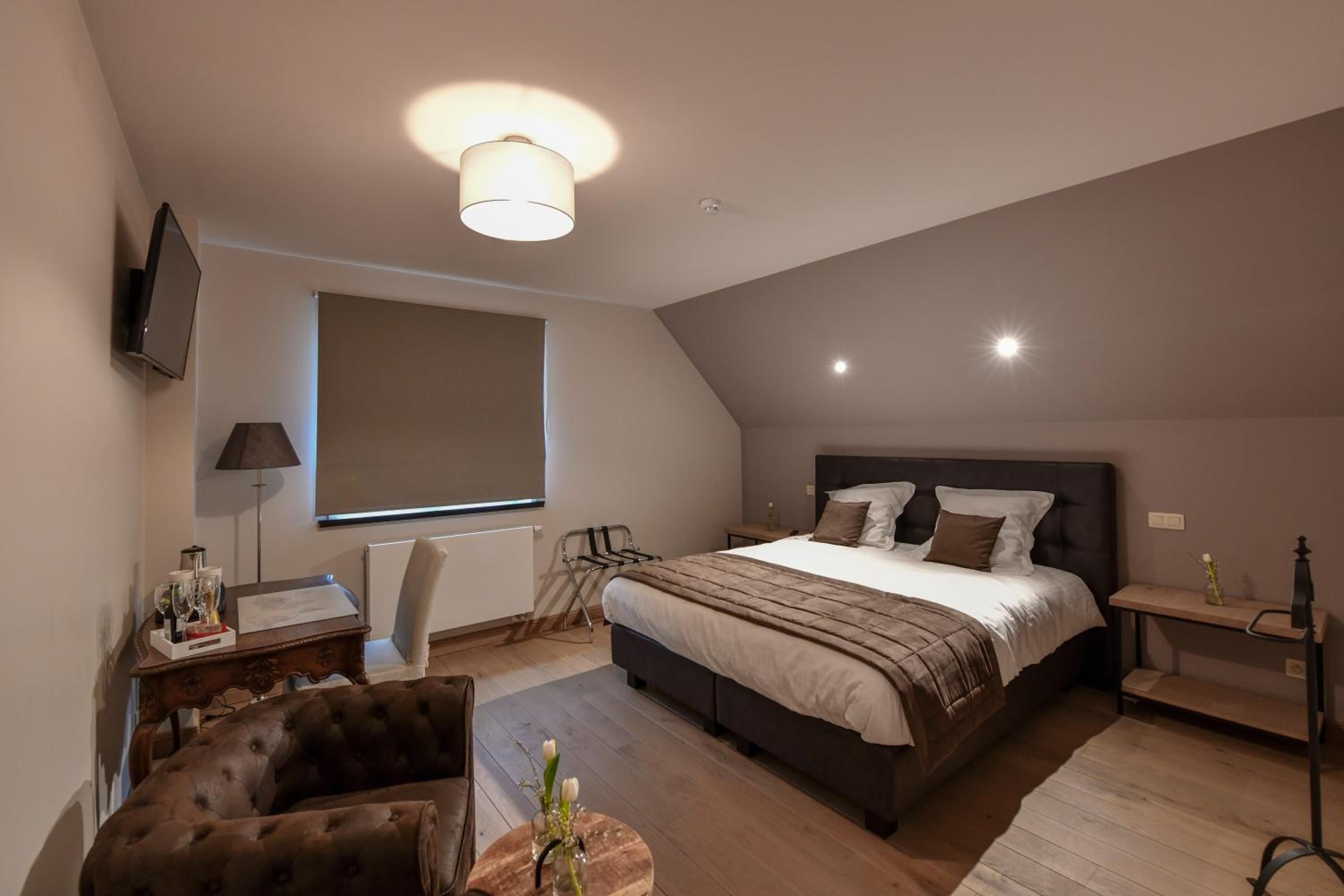 Deluxe Double Room with Shower photo 3