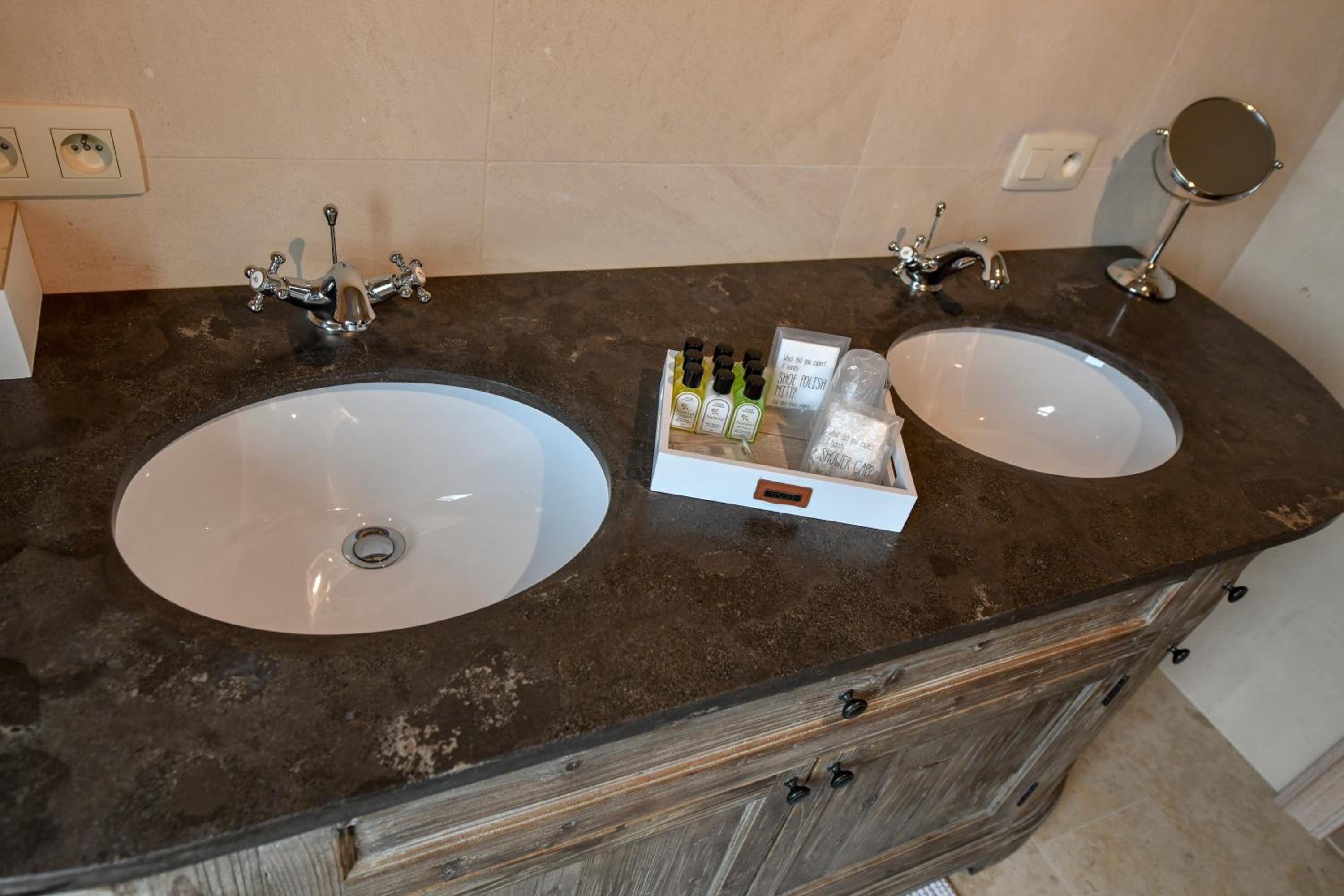 Deluxe Double Room with Shower photo 2