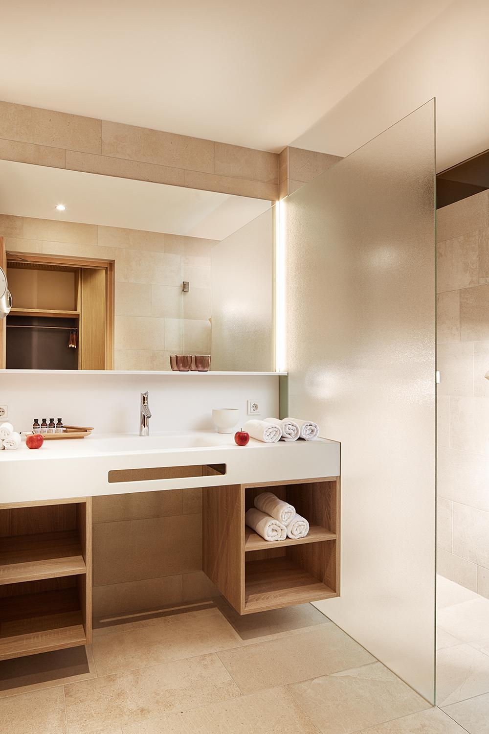 Premium Double Room with Balcony - Photo 2