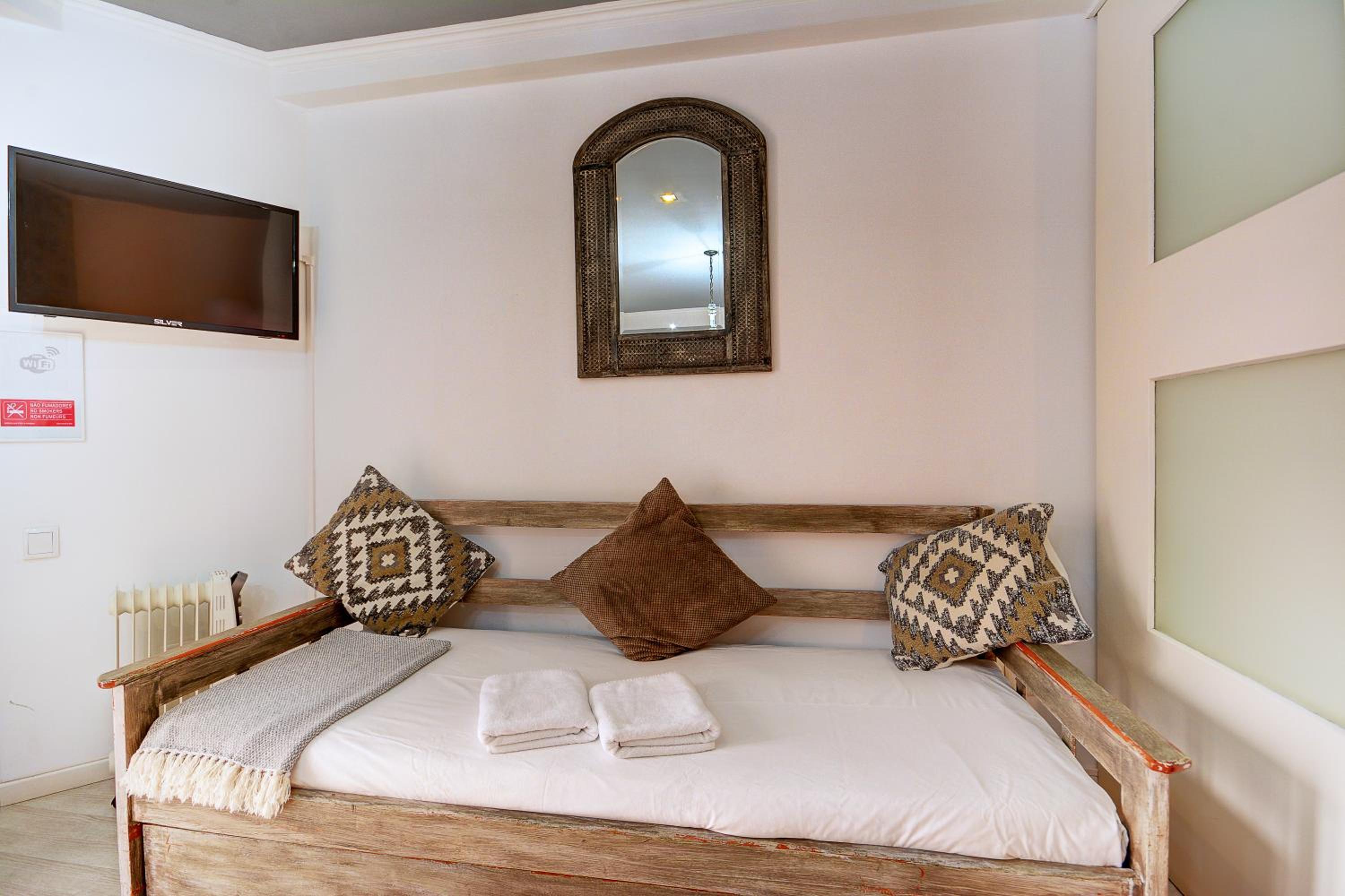 Studio Deluxe with Private Bathroom photo 3